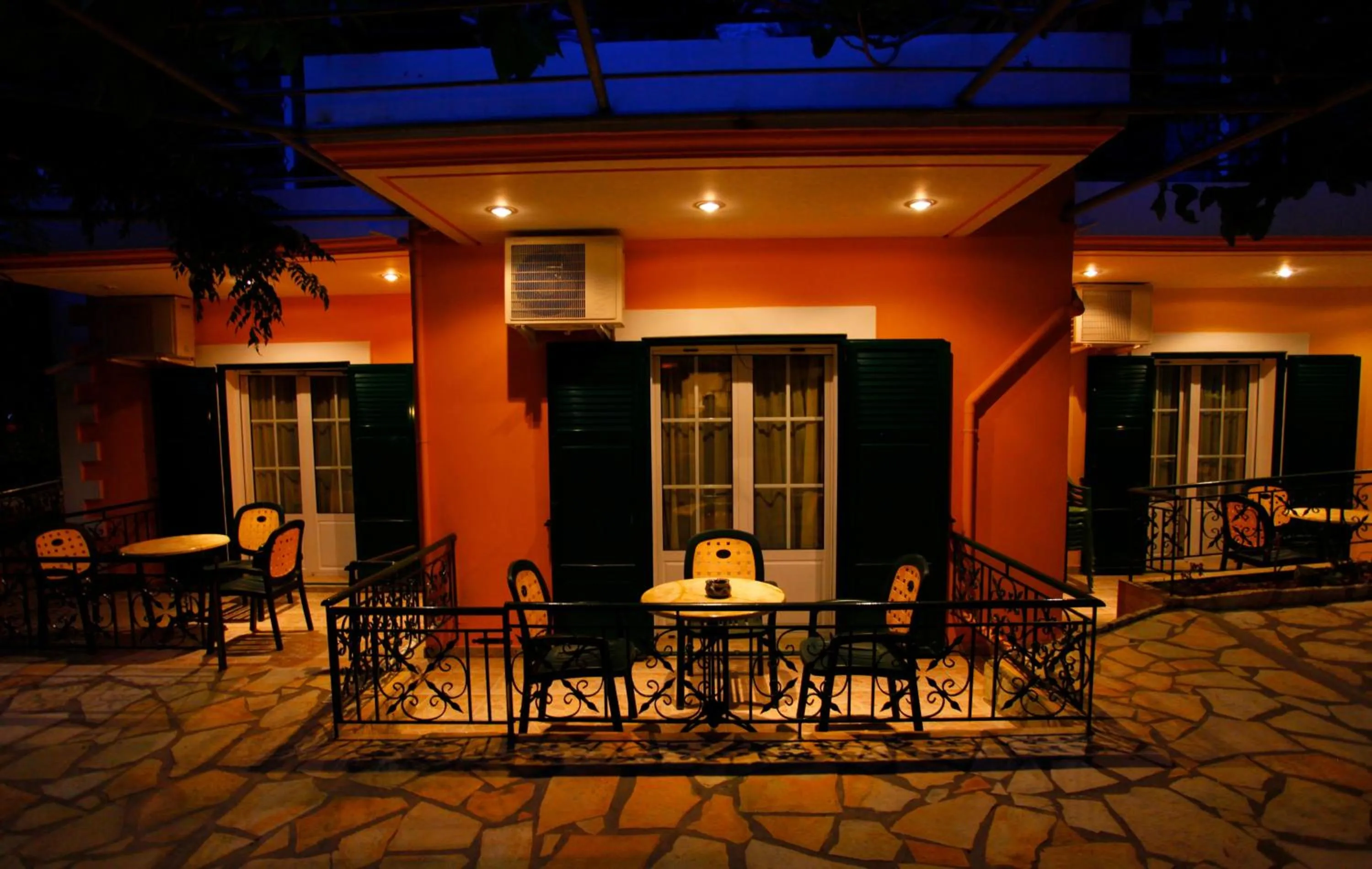 Facade/entrance in Hotel Odeon