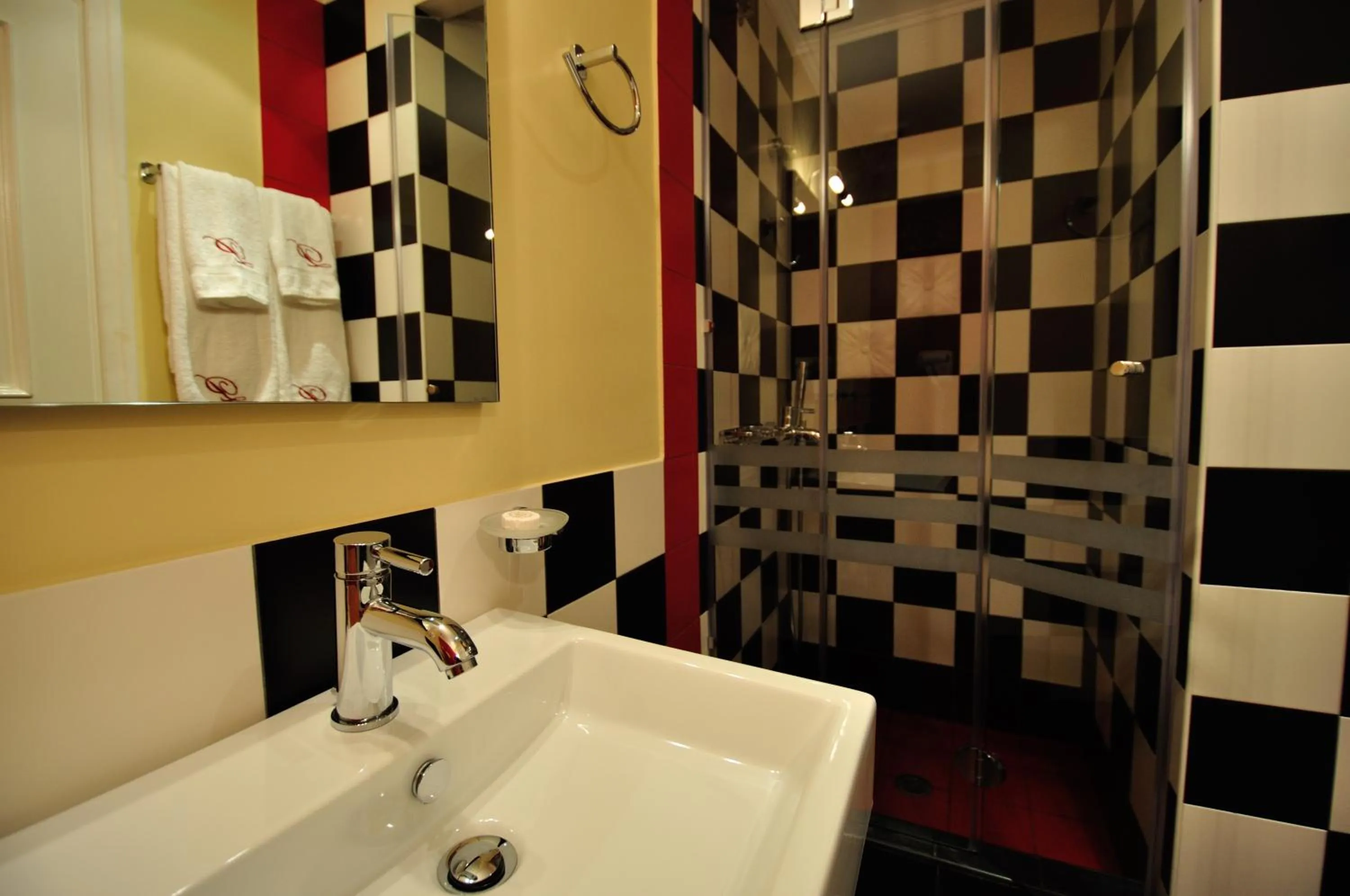 Bathroom in il Palazzo Rooms & Suites