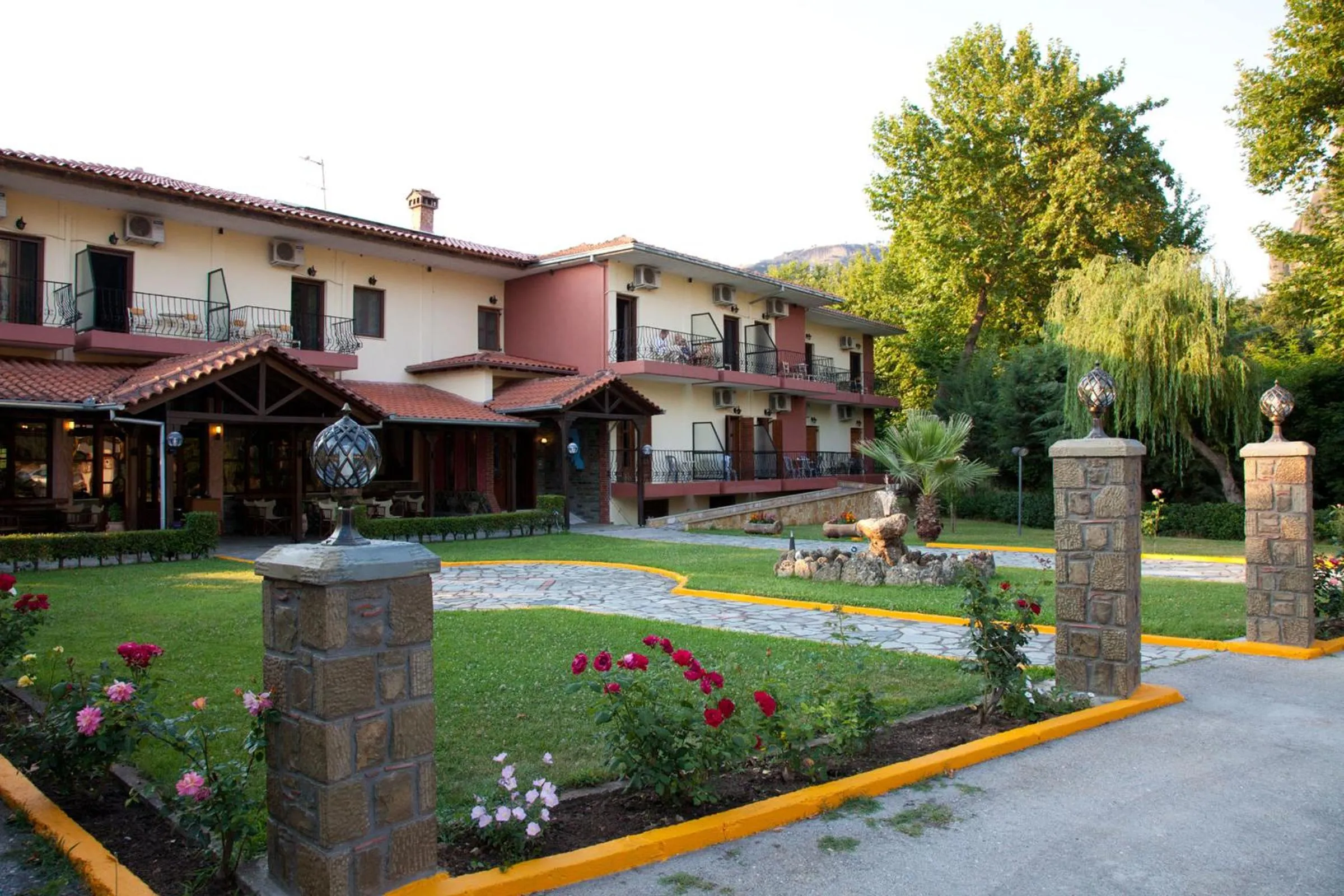 Garden in Spanias Hotel