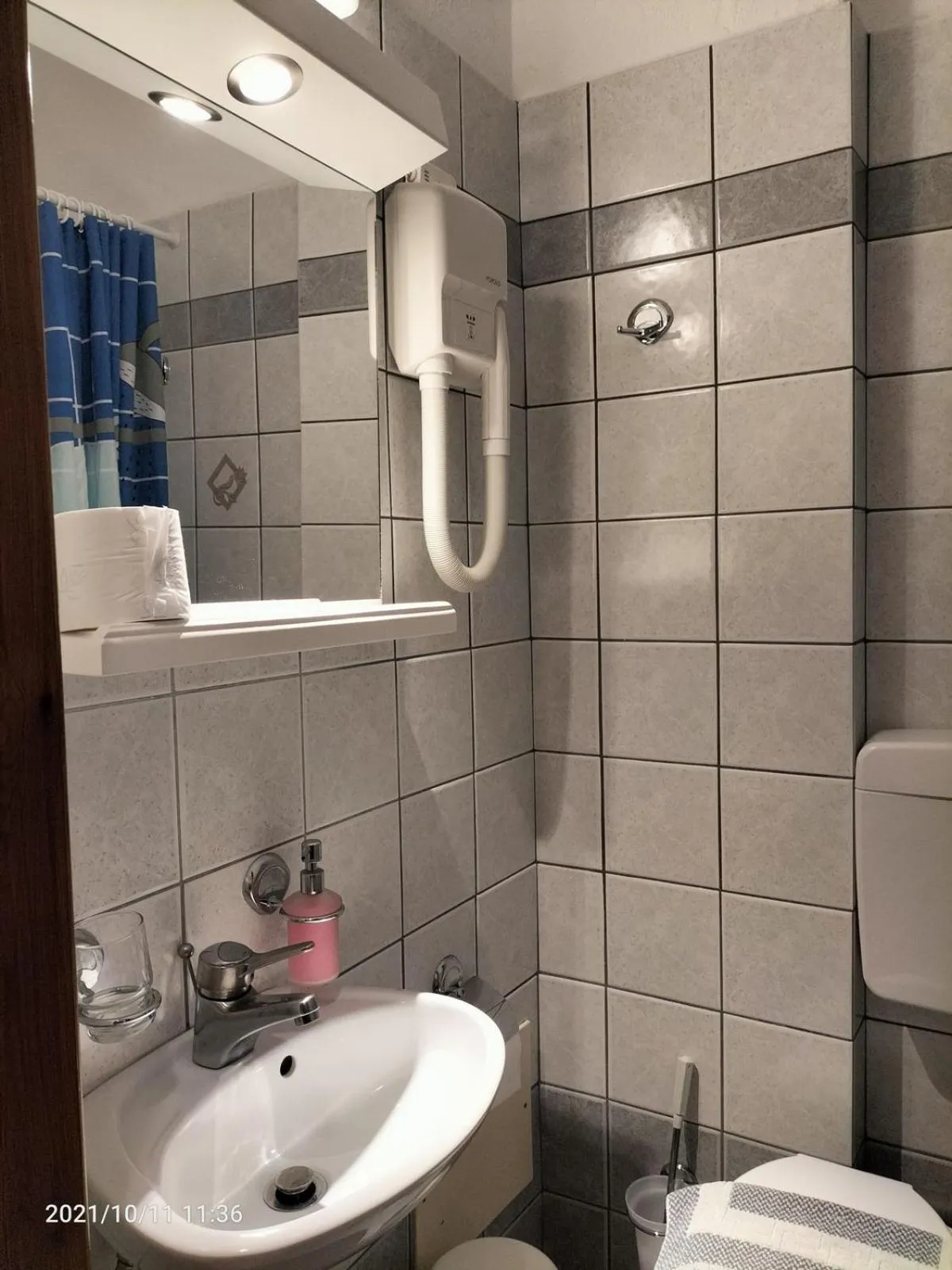 Bathroom in Spanias Hotel