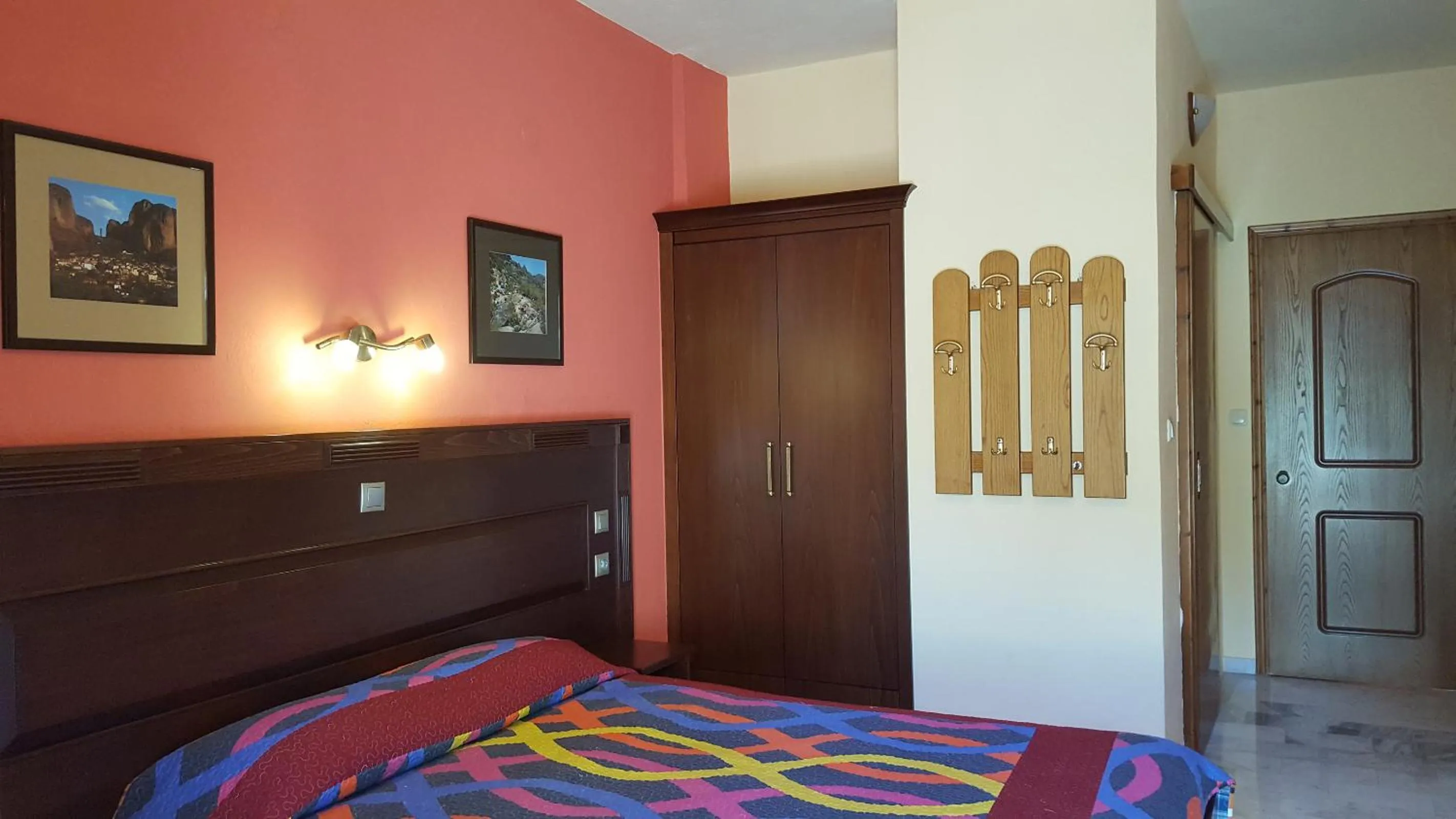 Photo of the whole room, Bed in Spanias Hotel