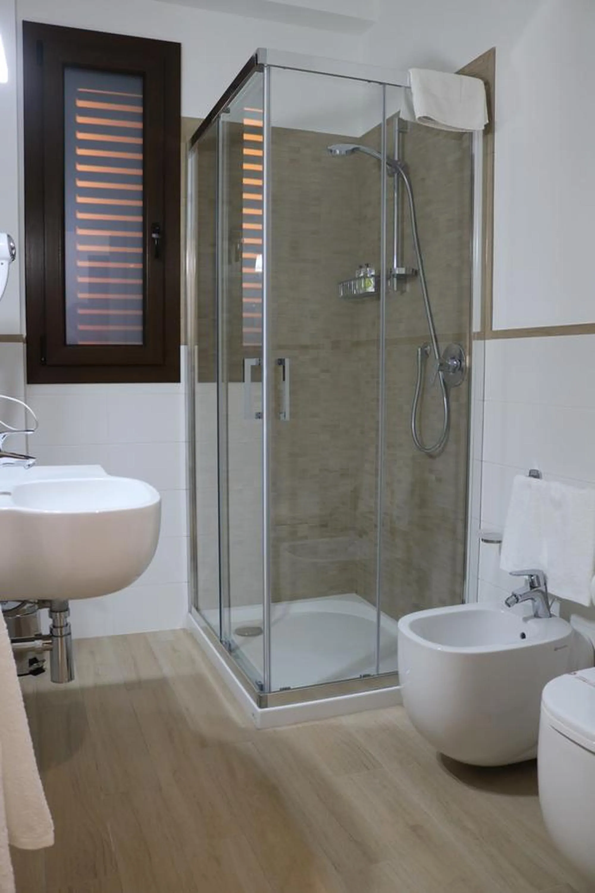 Shower in Nesea Bed and Breakfast