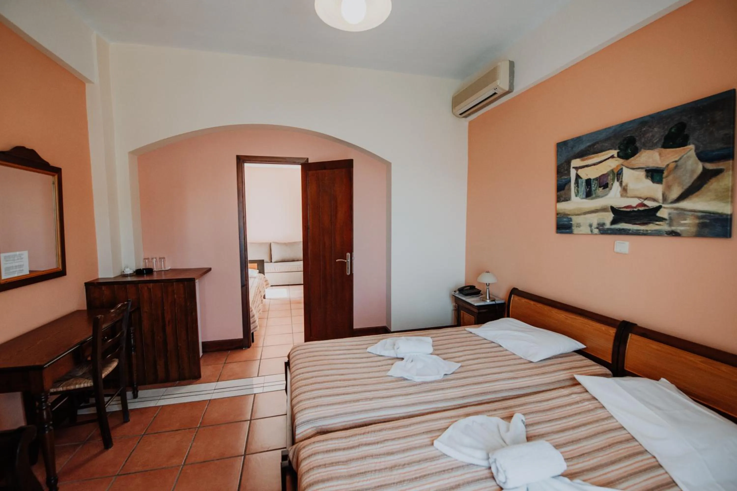 Bedroom, Bed in Golden View