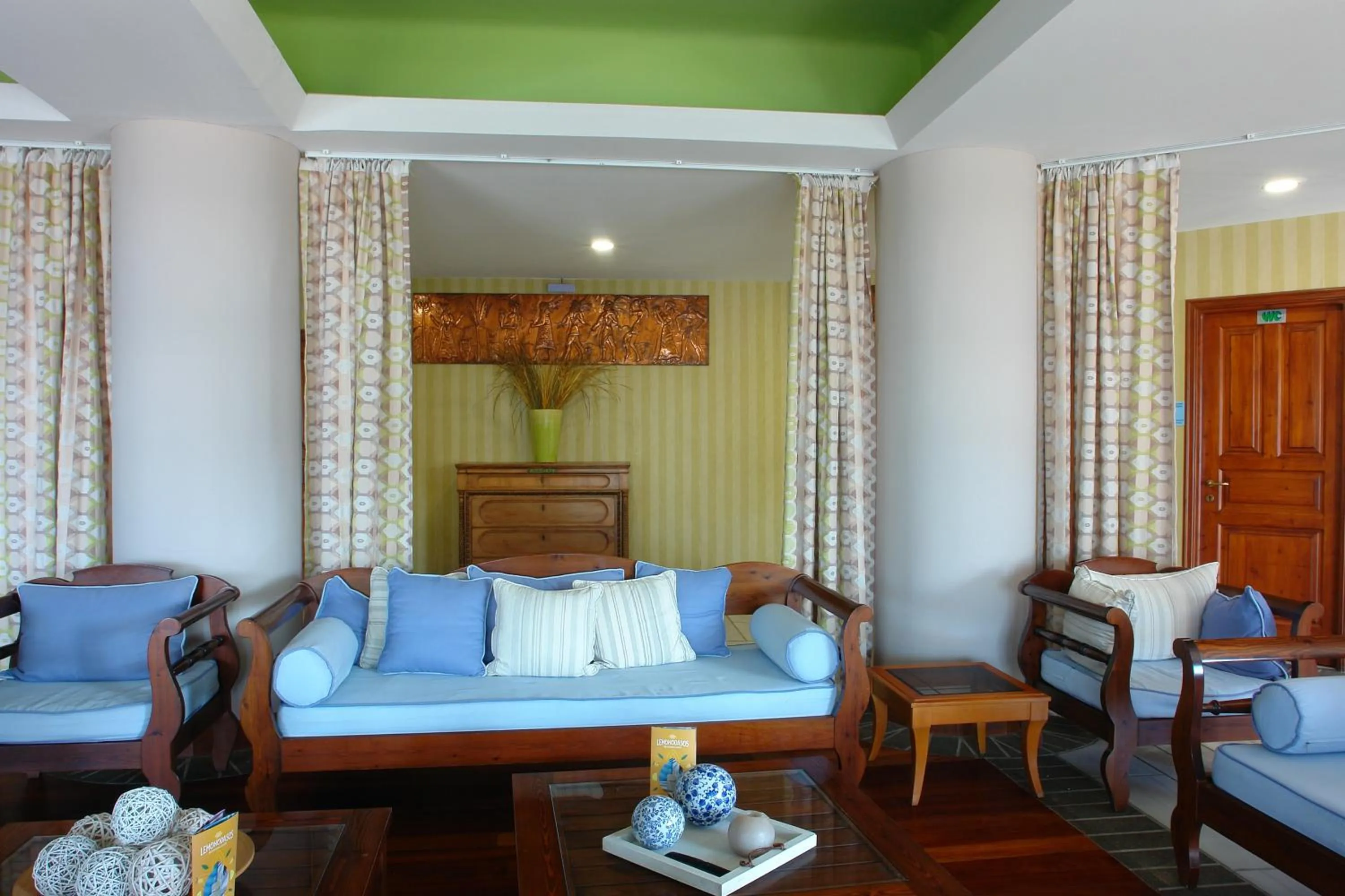 Lounge or bar in Golden View