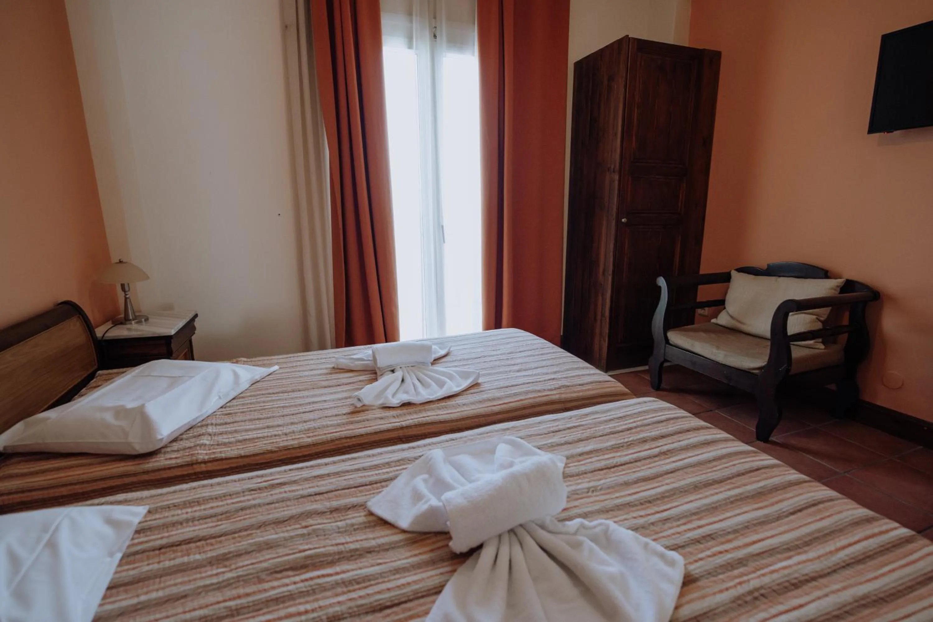 Bedroom, Bed in Golden View