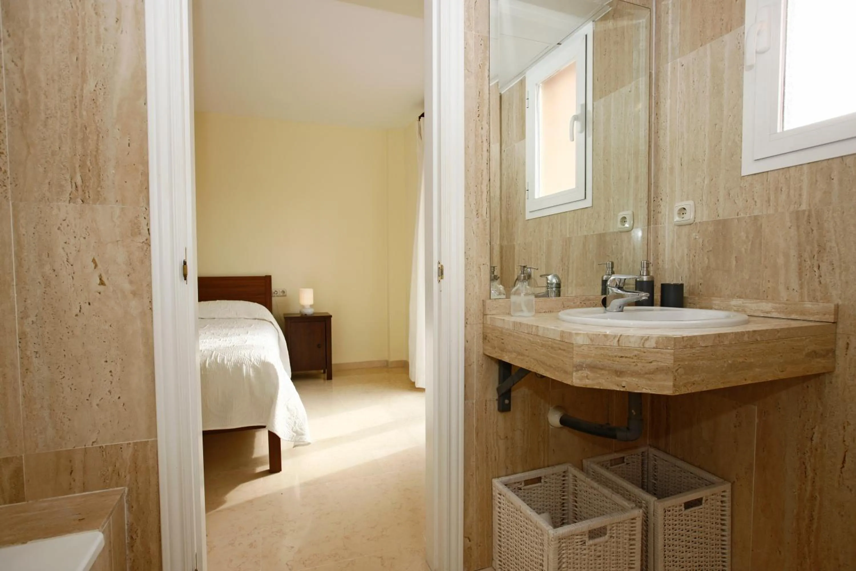 REF 1 Spacious Sea View Apartment