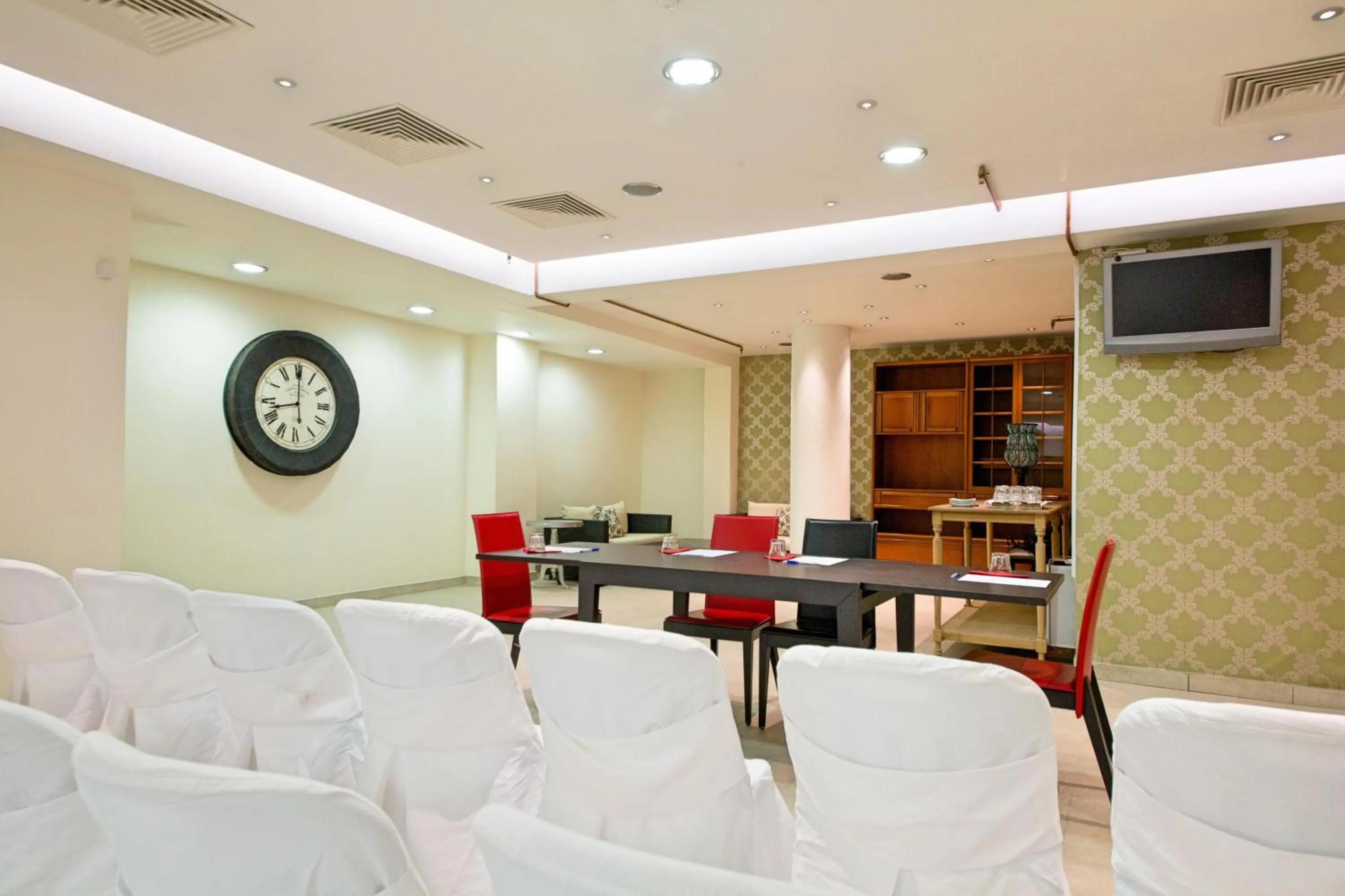 Meeting/conference room in Comfy Boutique Hotel