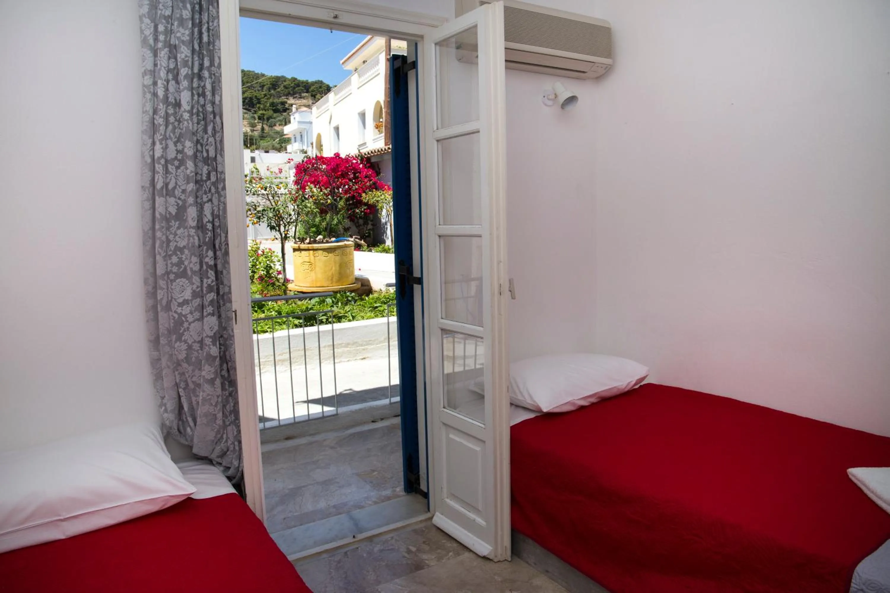 Bedroom, Bed in Bay's