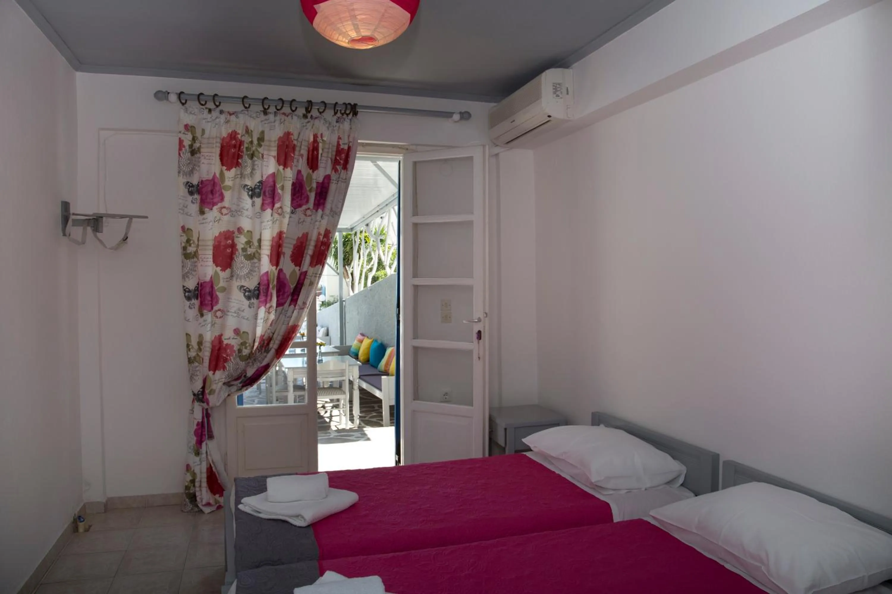 Photo of the whole room, Bed in Bay's