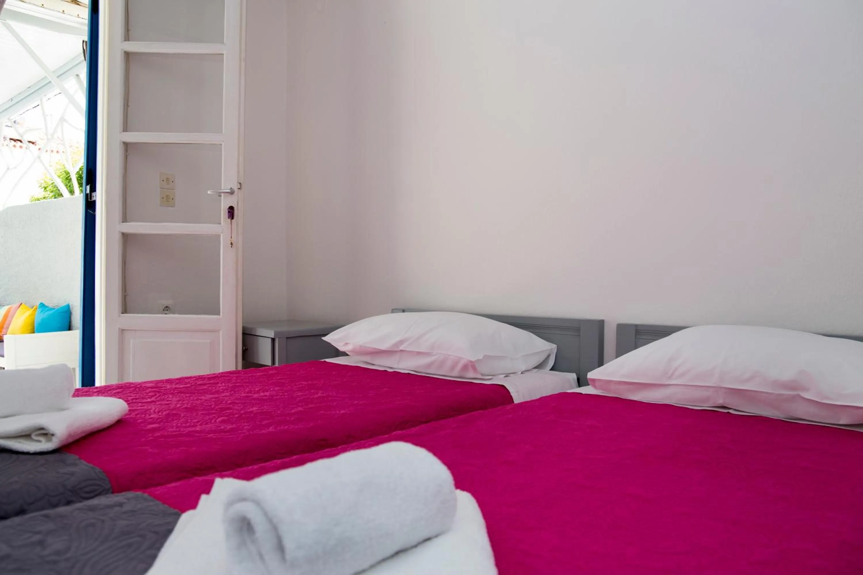 Bedroom, Bed in Bay's