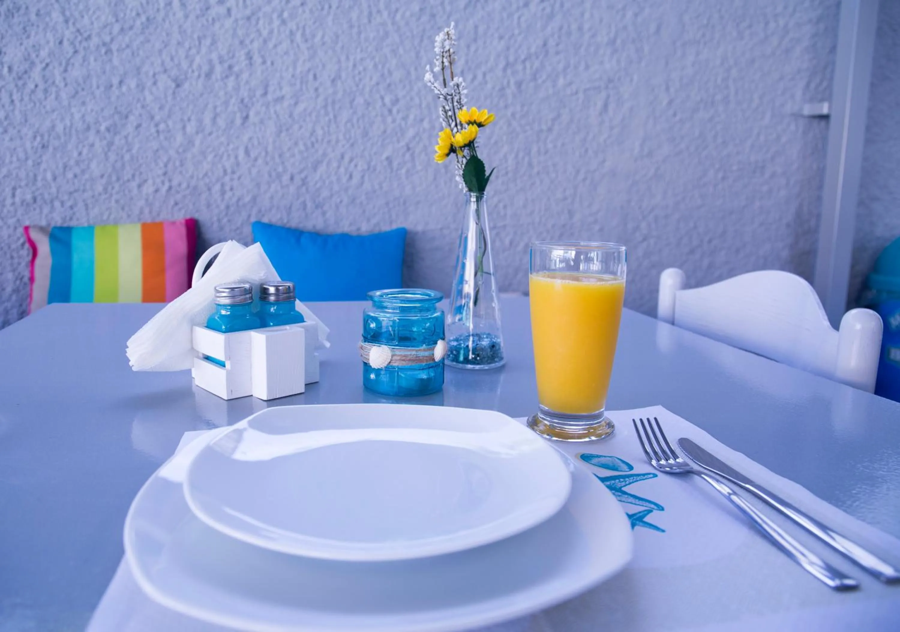 Dining area in Bay's