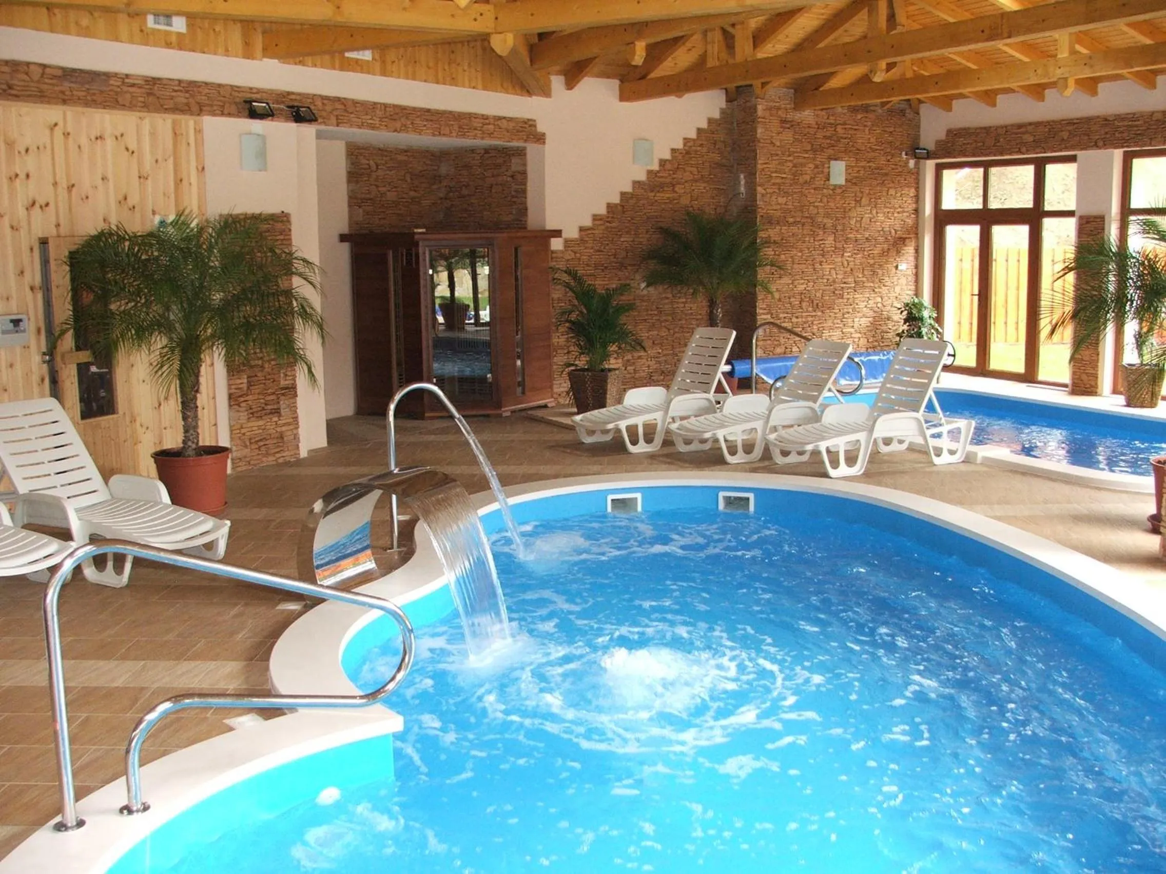 Swimming pool in Fenyves Szálloda és Konferencia-Központ