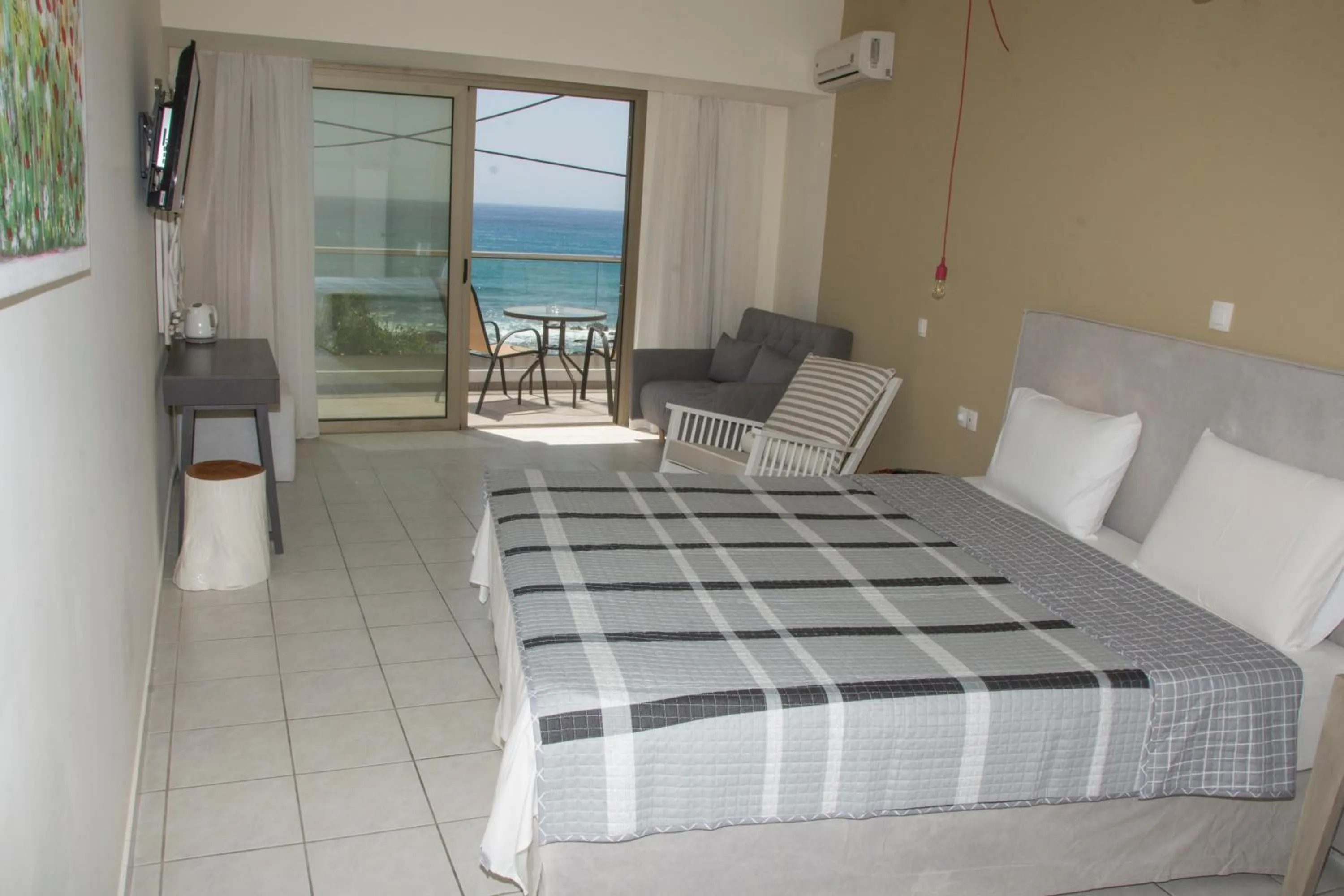 Balcony/Terrace, Bed in Creta Mare Hotel