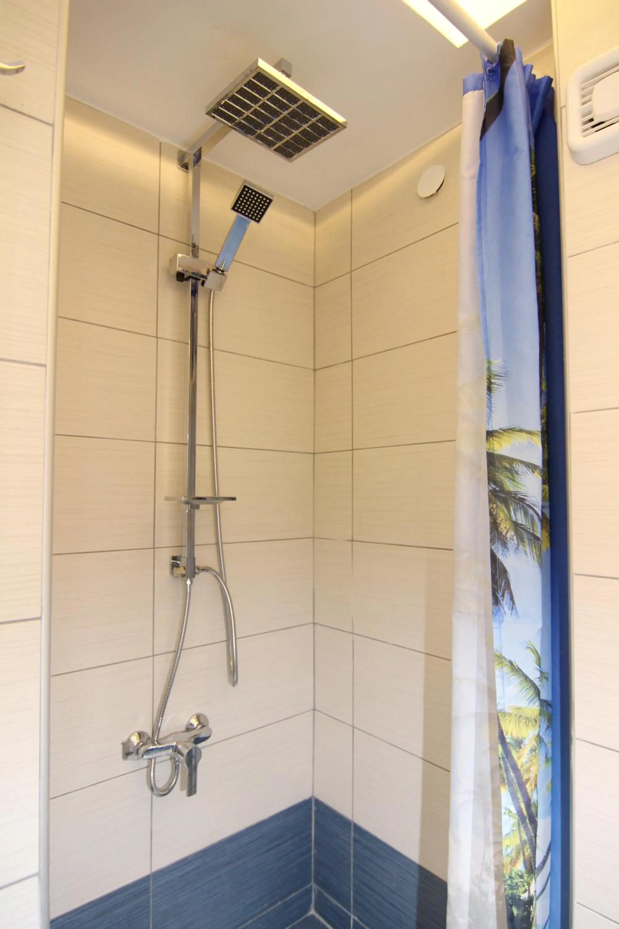 Shower in Creta Mare Hotel
