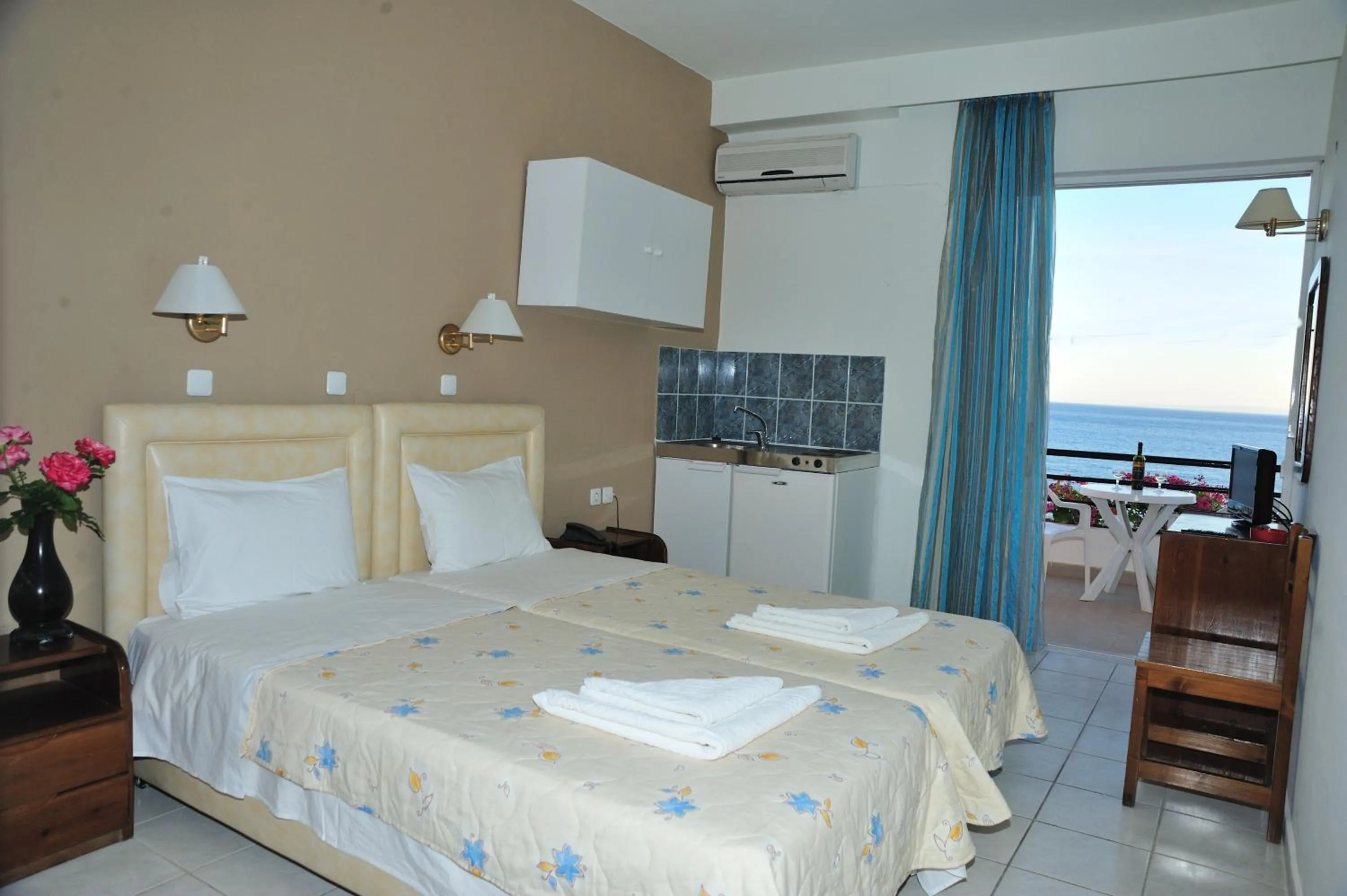 Day, Bed in Creta Mare Hotel