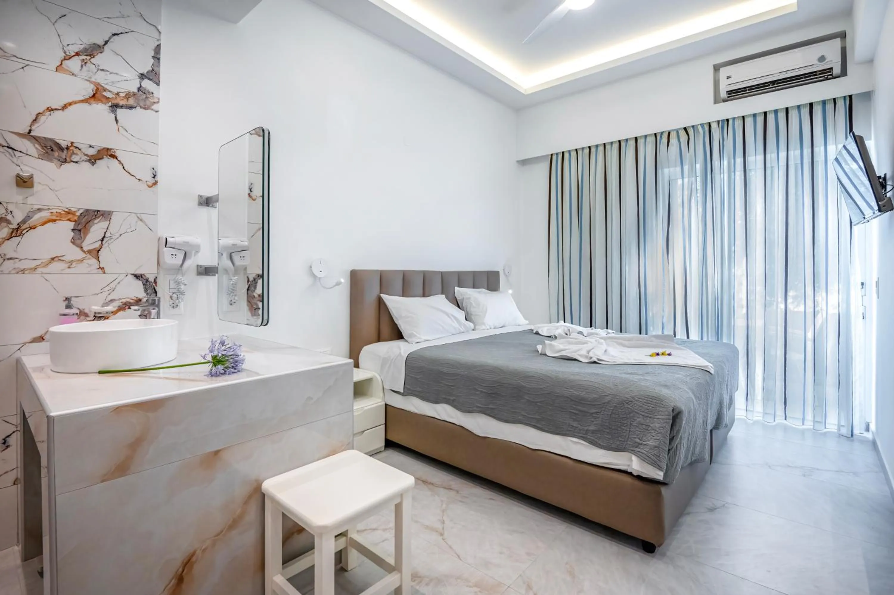 TV and multimedia, Bed in Creta Mare Hotel