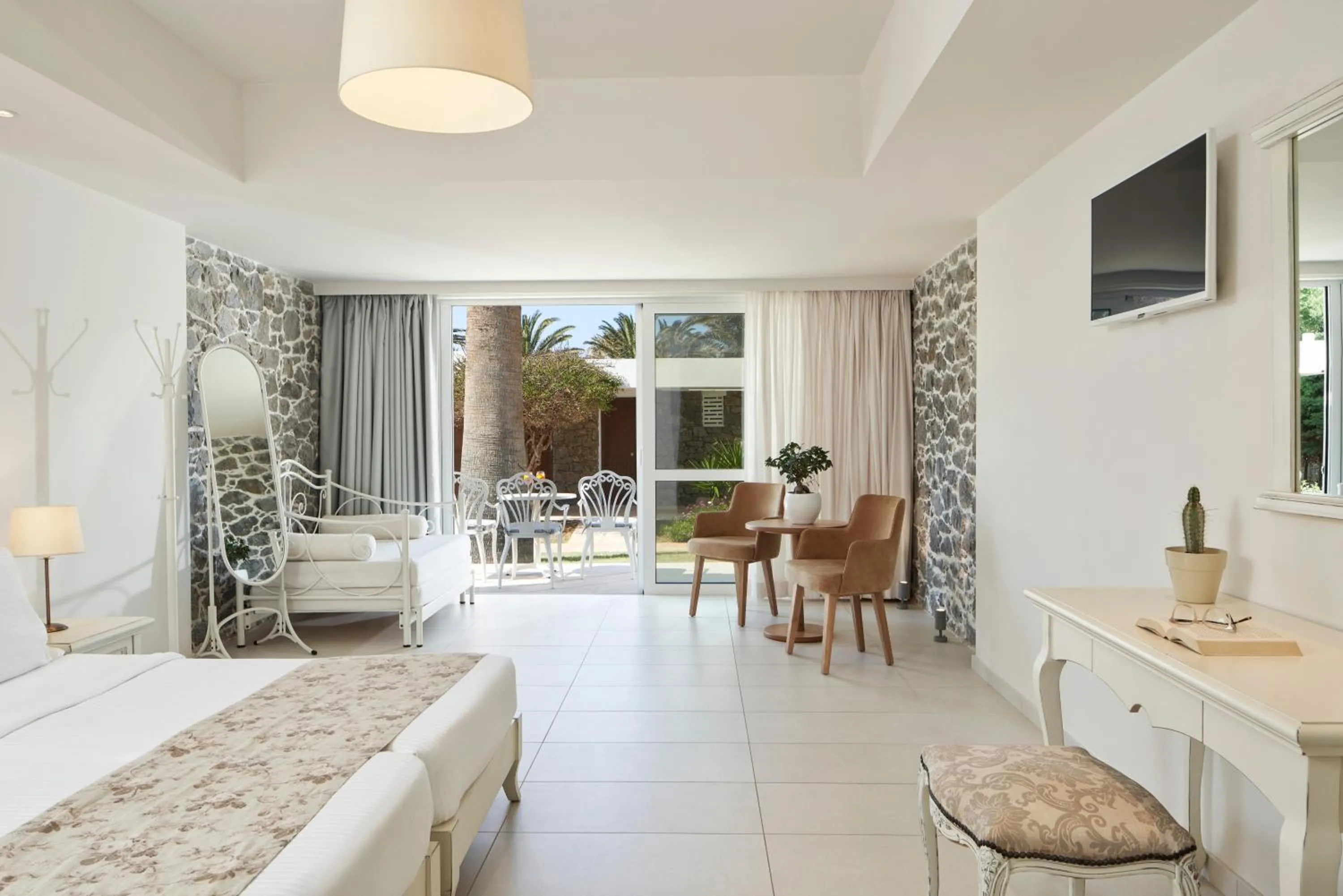 Photo of the whole room, Bed in Civitel Creta Beach