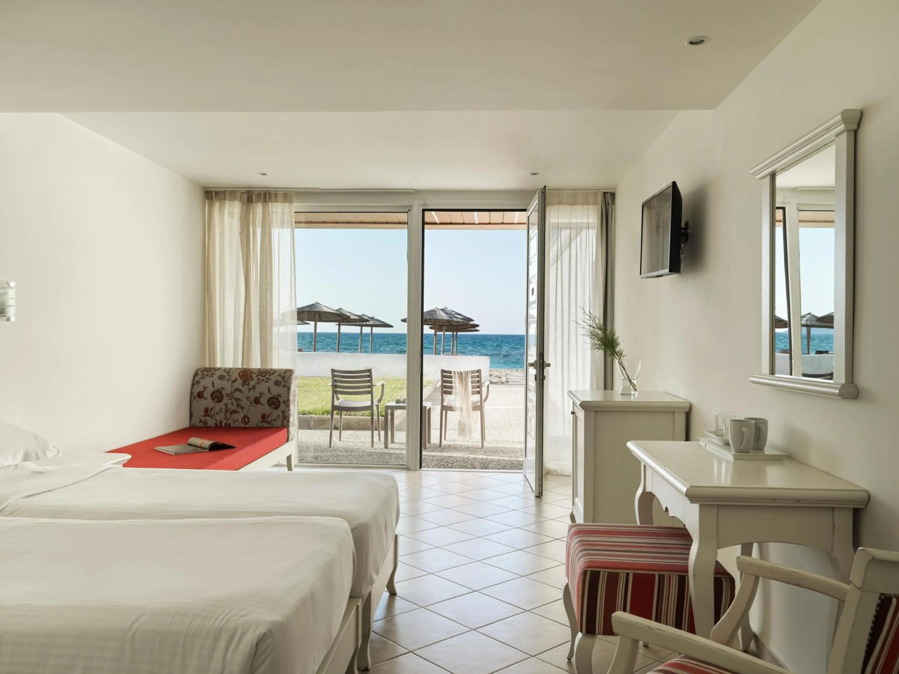 Photo of the whole room, Bed in Civitel Creta Beach