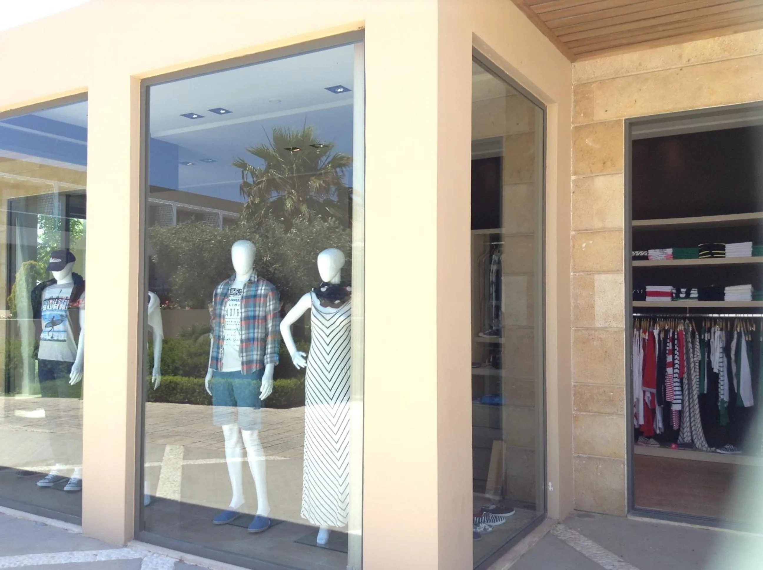 On-site shops in Pelagos Suites Hotel & Spa