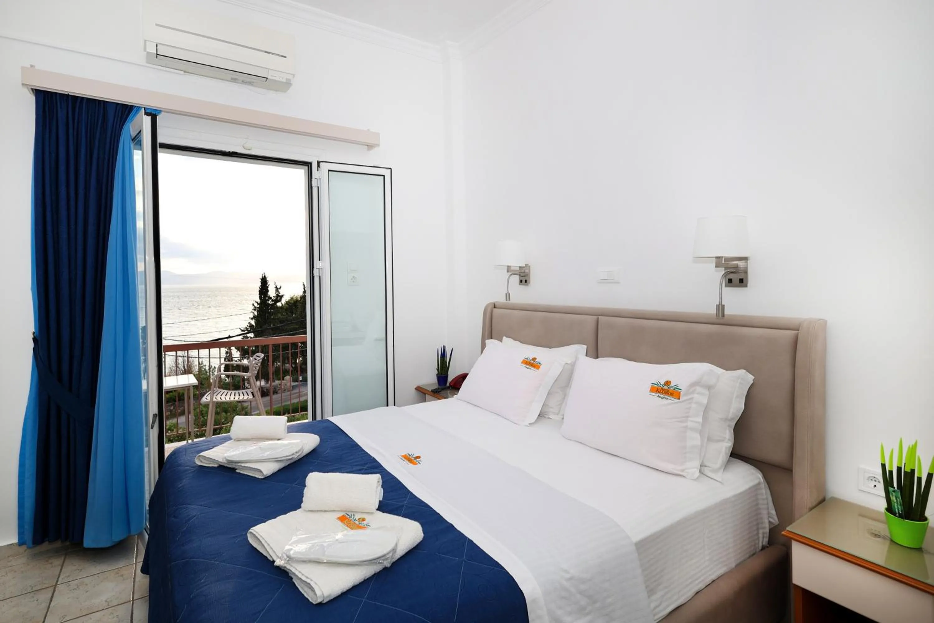 Photo of the whole room in Hotel Klonos - Kyriakos Klonos