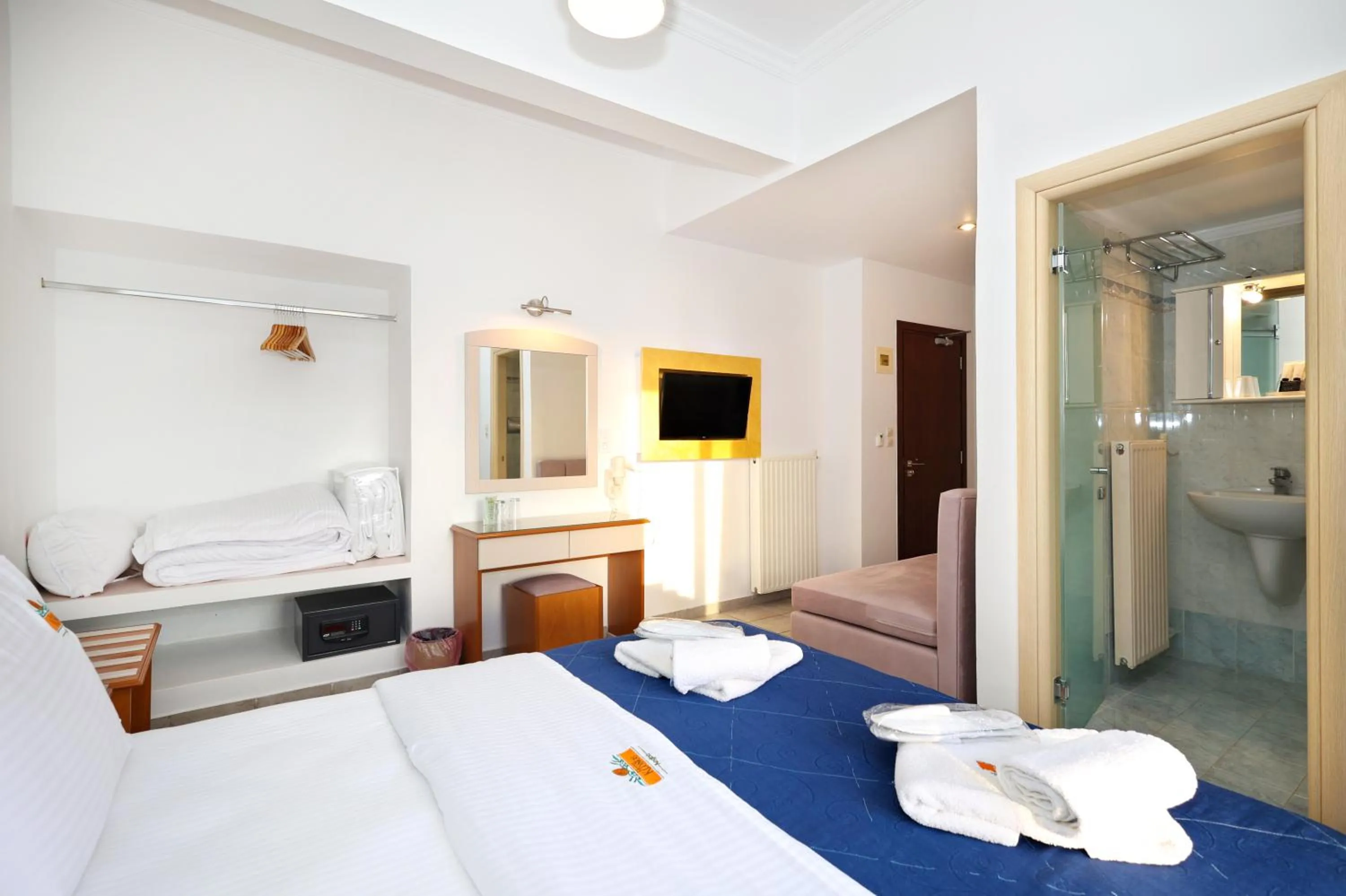 Photo of the whole room in Hotel Klonos - Kyriakos Klonos