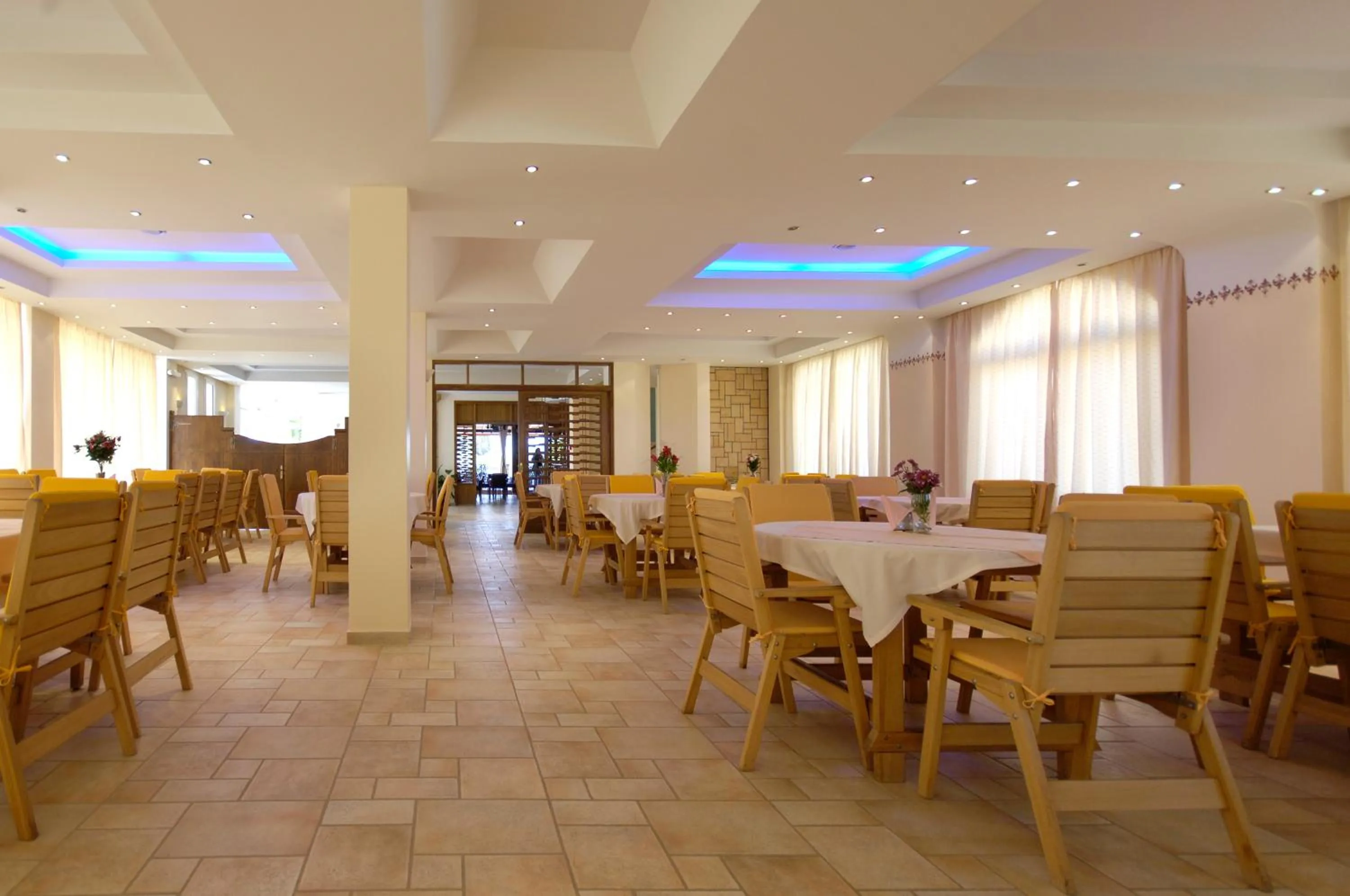 Restaurant/places to eat in Hotel Klonos - Kyriakos Klonos