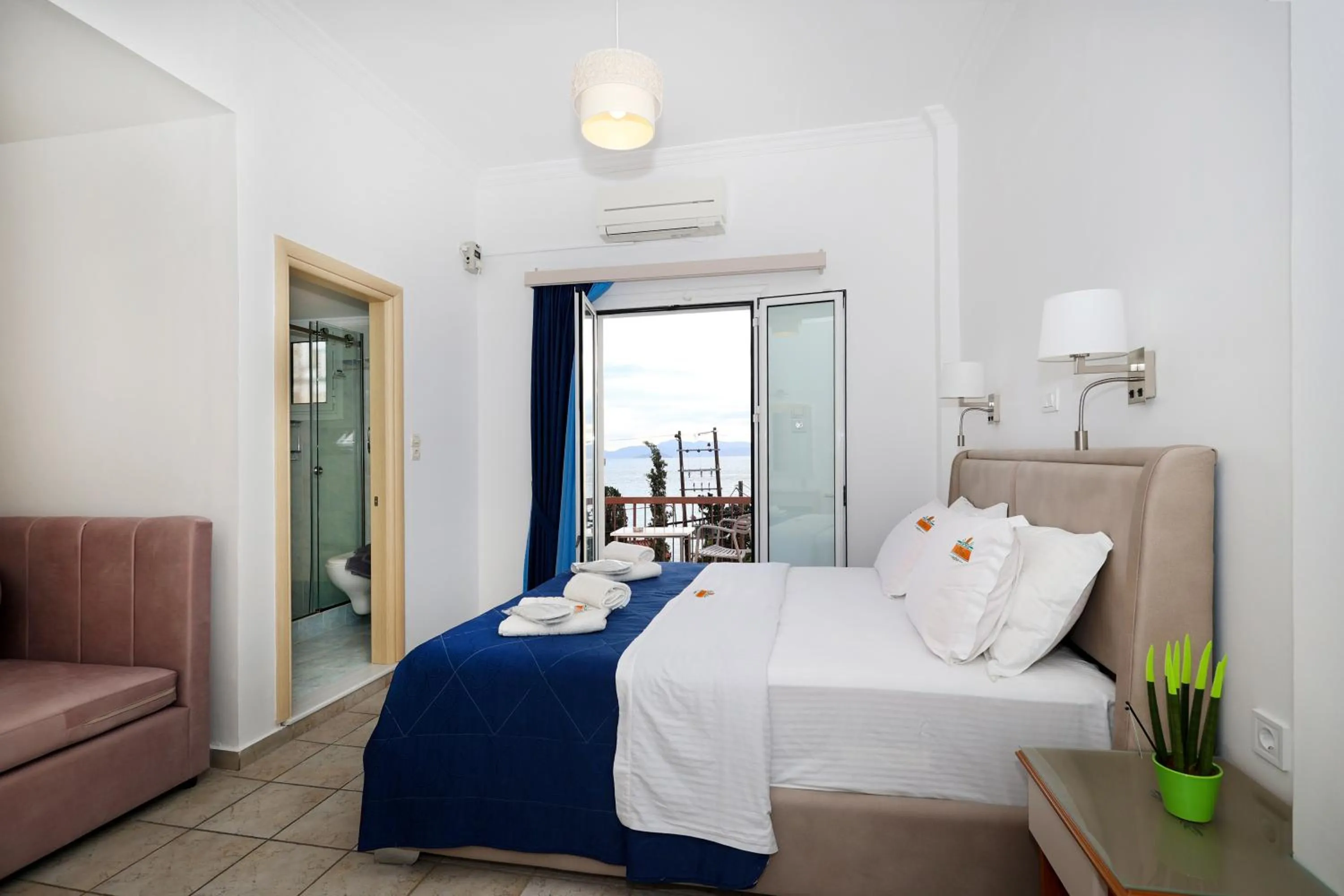 Photo of the whole room in Hotel Klonos - Kyriakos Klonos