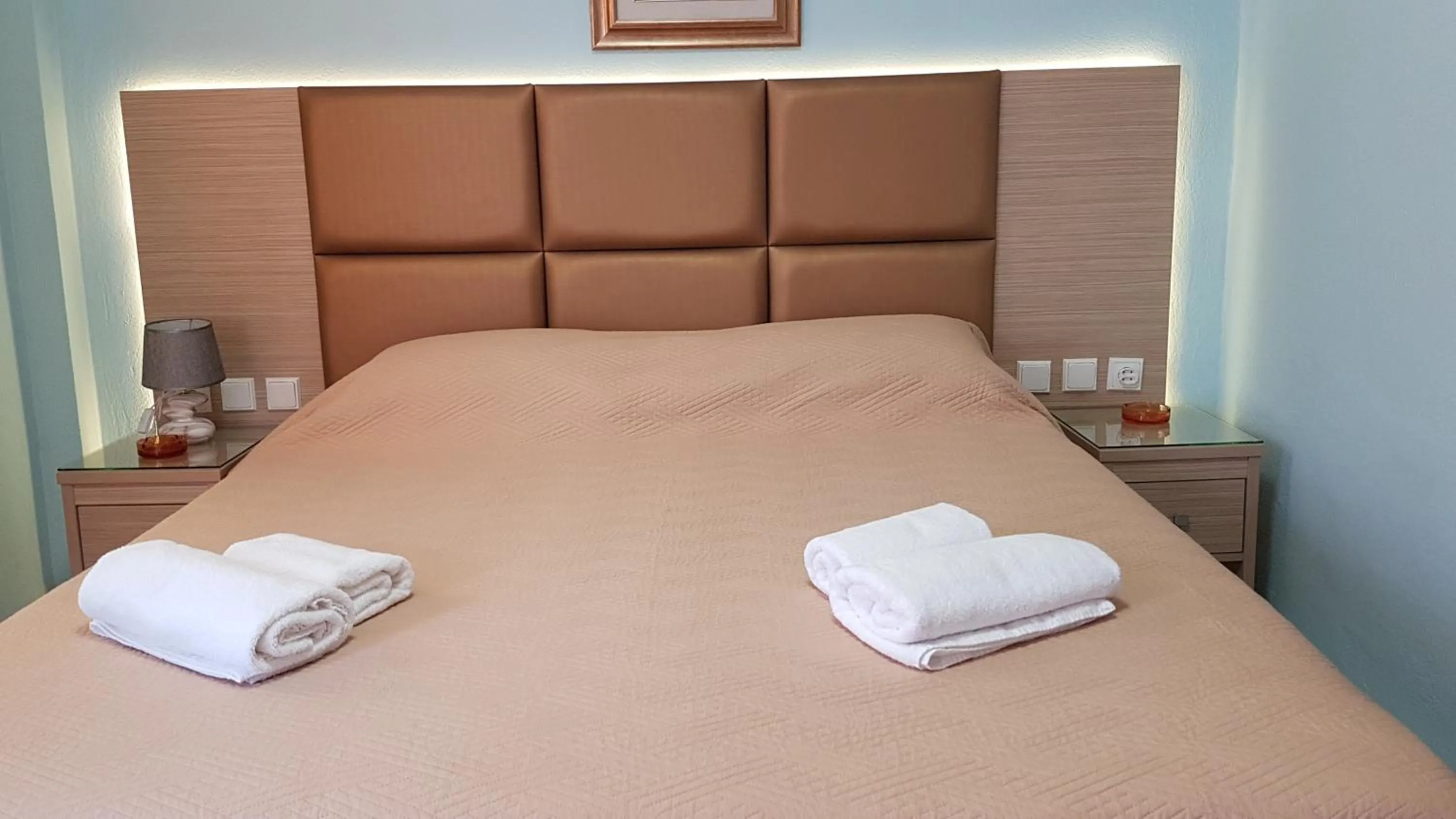 Bed in Hotel White Rose Beach