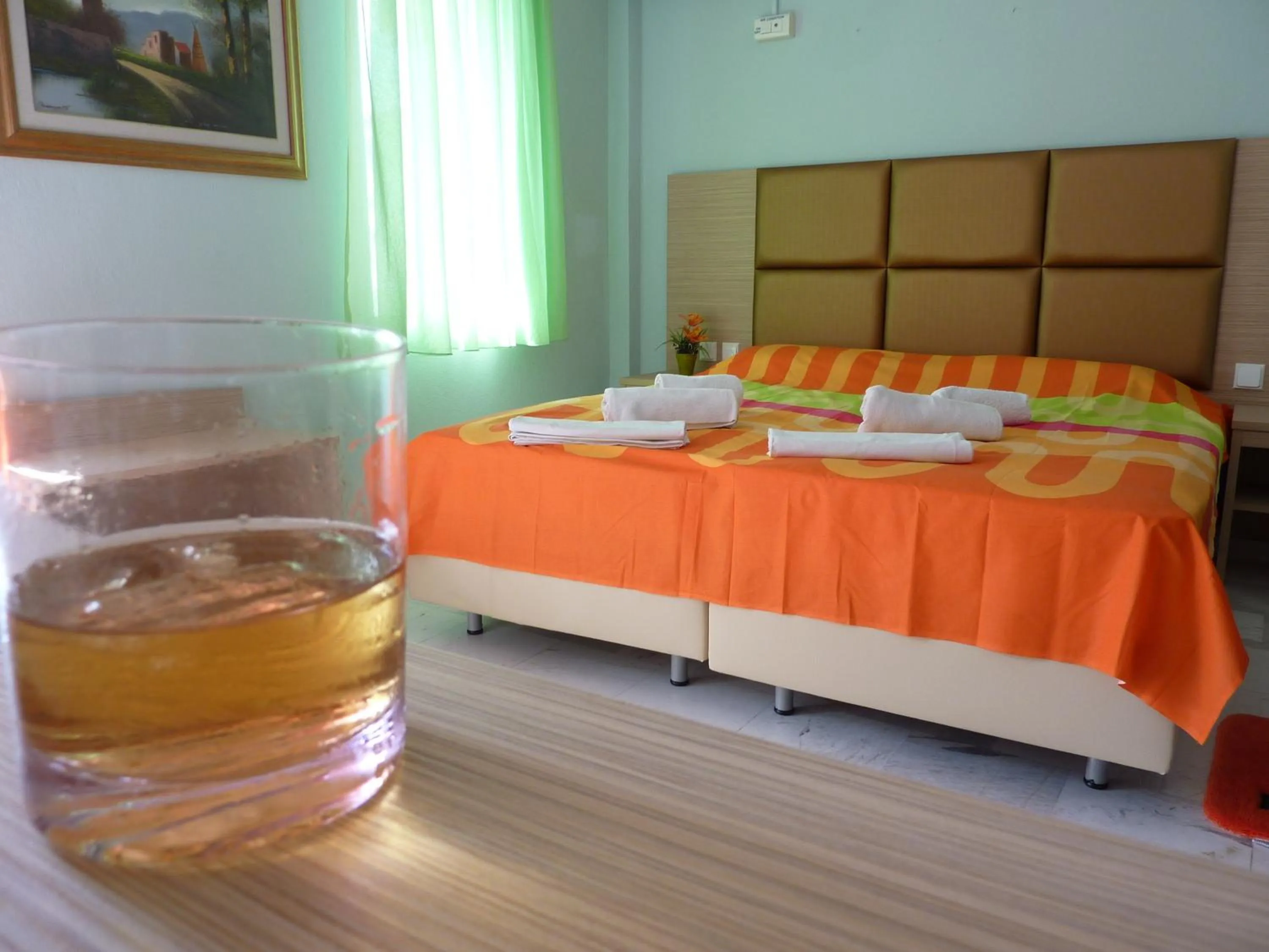 Photo of the whole room in Hotel White Rose Beach