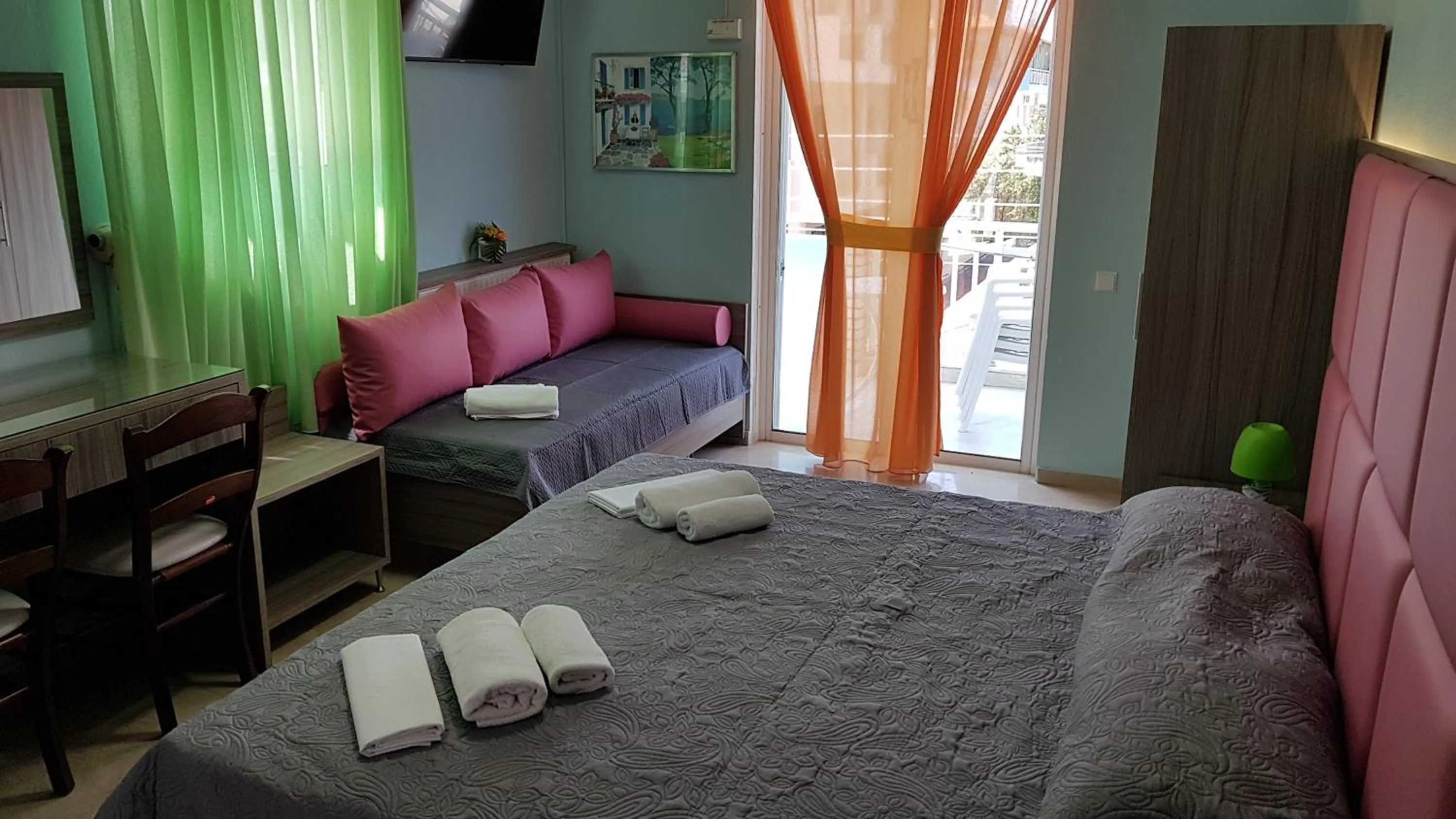 Bed in Hotel White Rose Beach