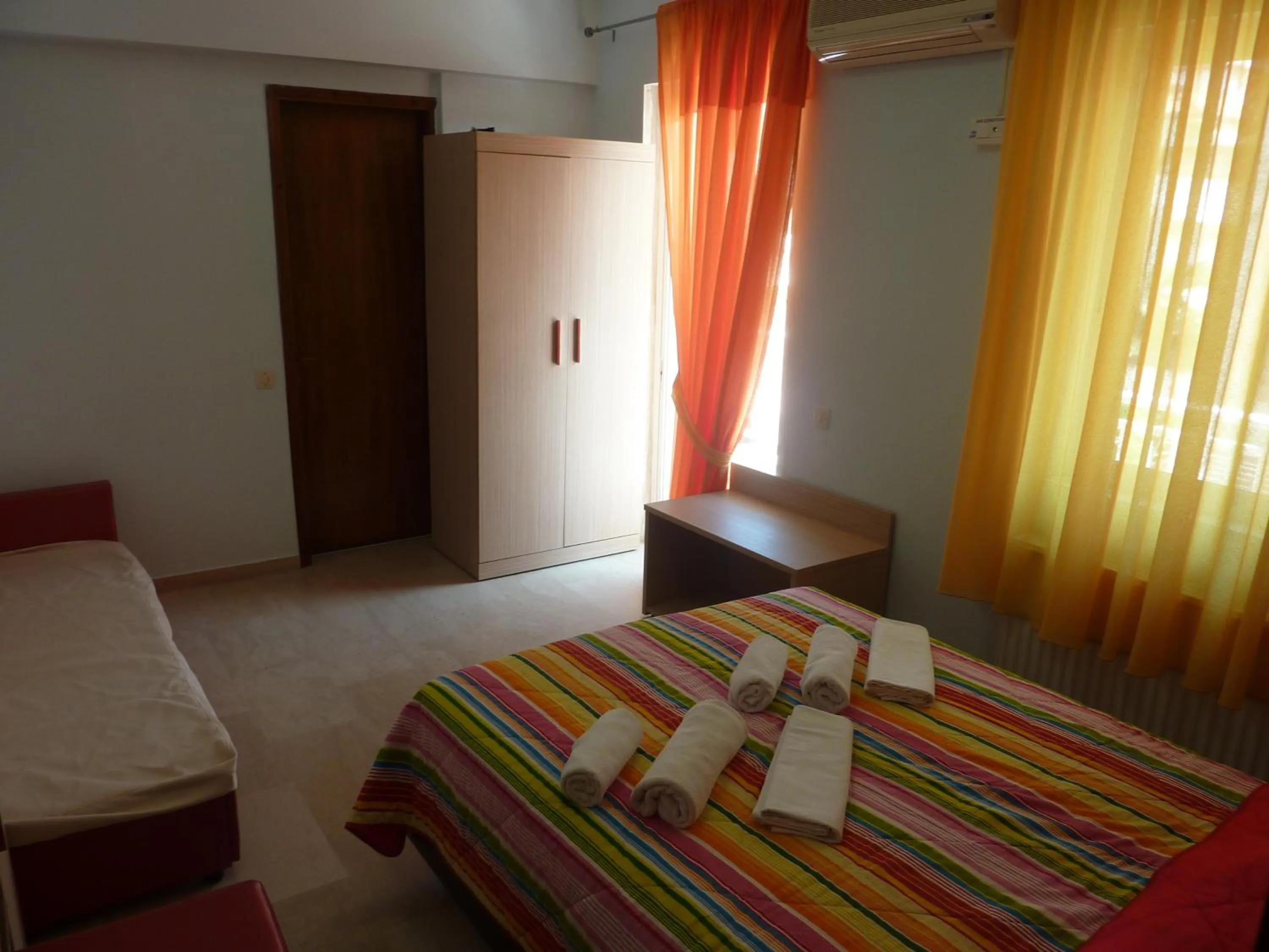 Photo of the whole room in Hotel White Rose Beach