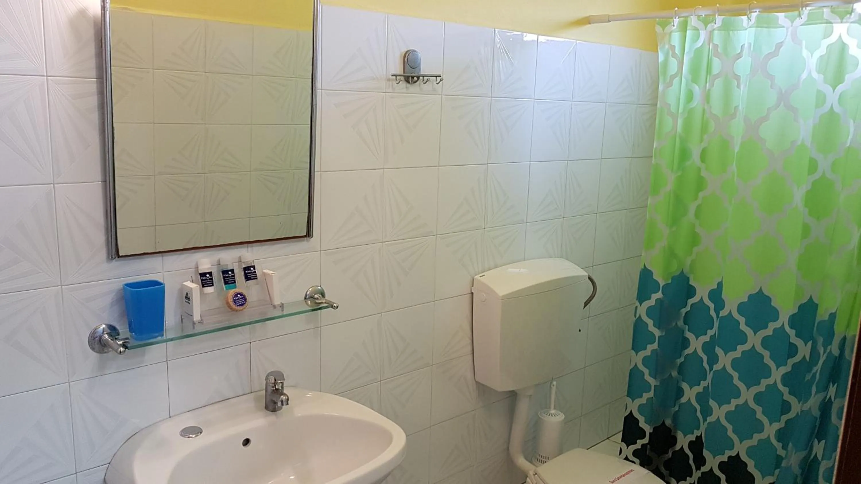 Shower in Hotel White Rose Beach