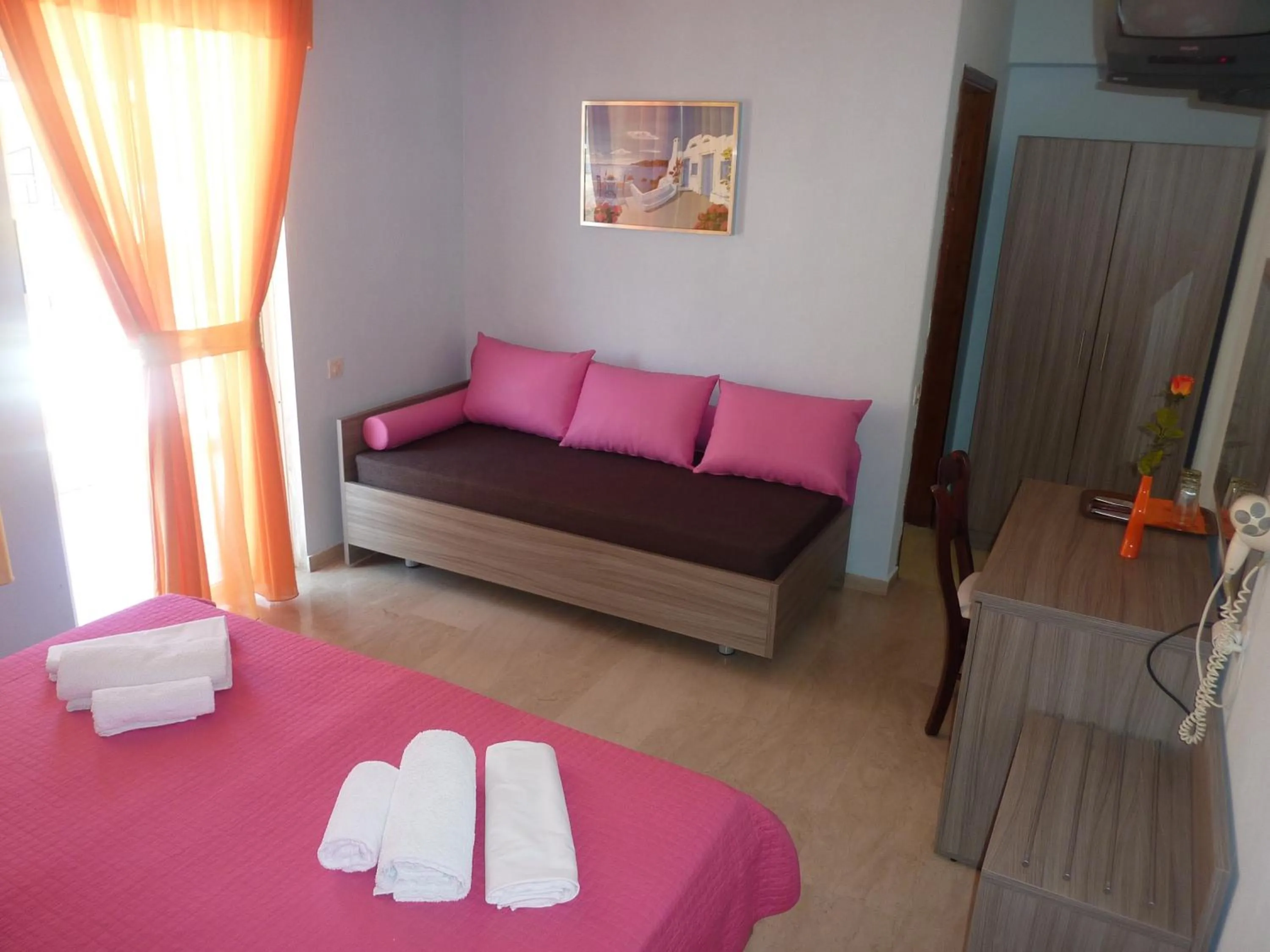 Photo of the whole room in Hotel White Rose Beach