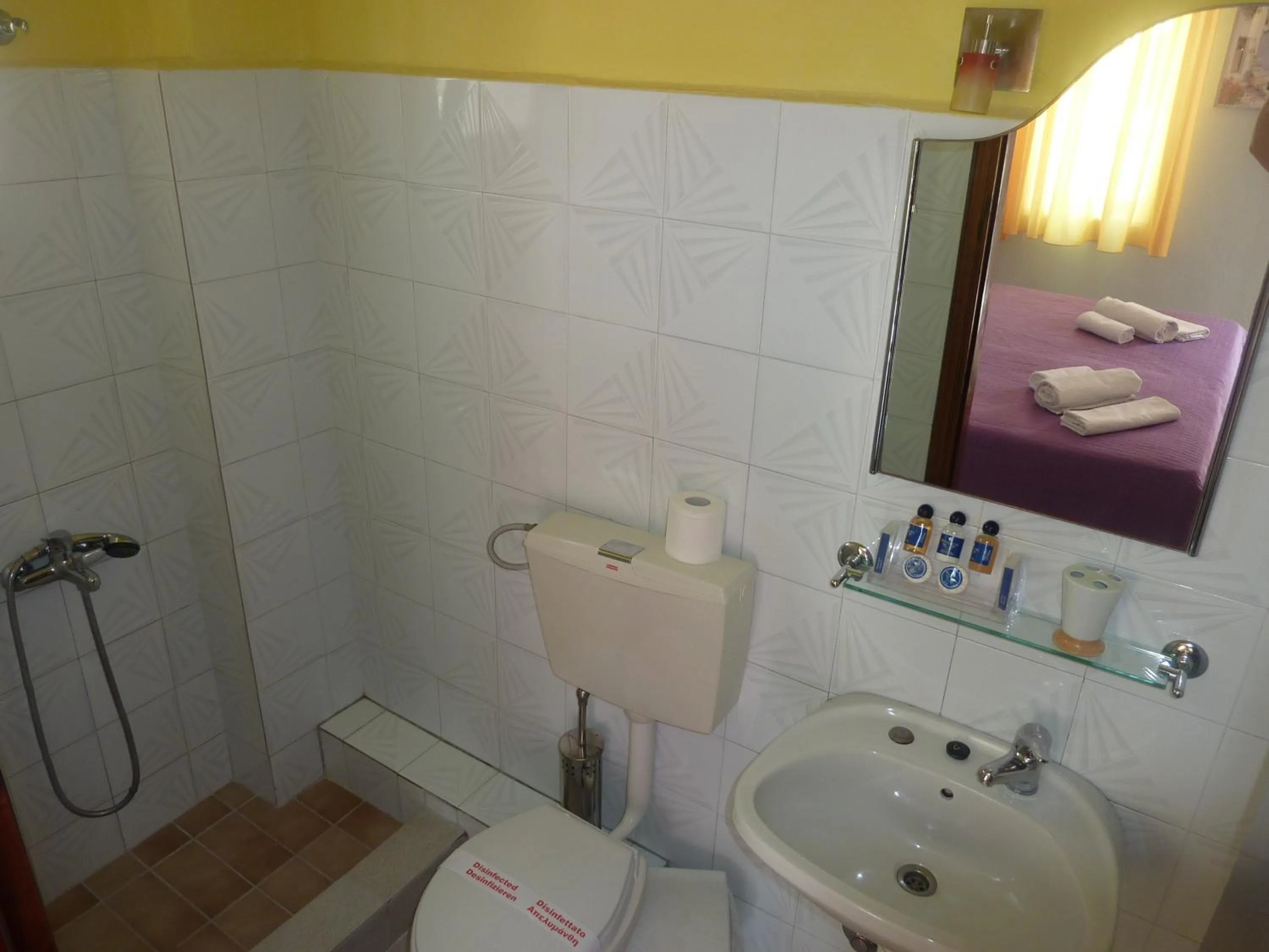 Bathroom in Hotel White Rose Beach