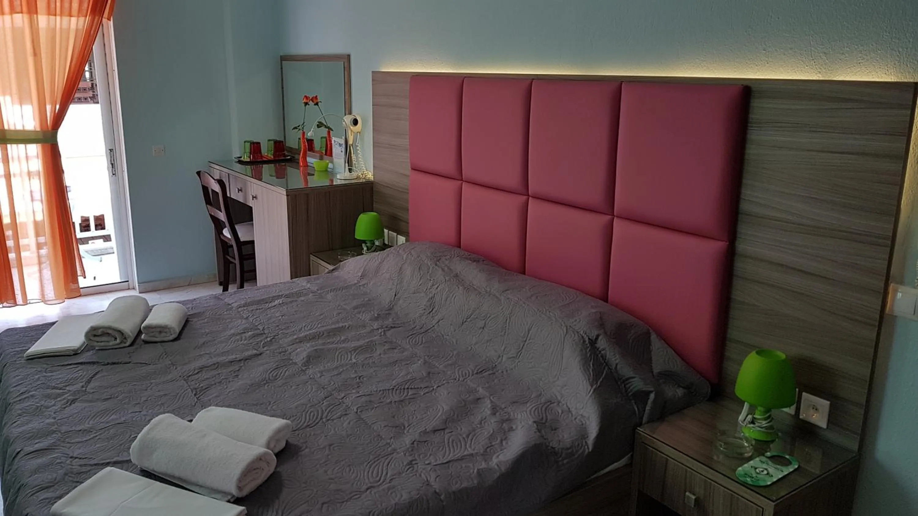 Bed in Hotel White Rose Beach