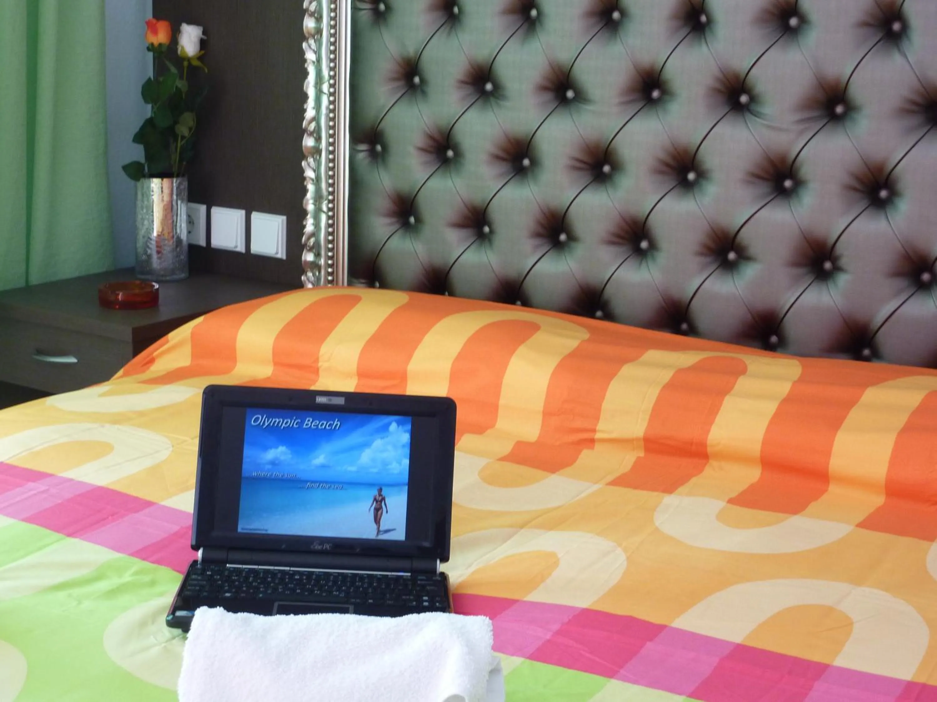 Restaurant/places to eat in Hotel White Rose Beach