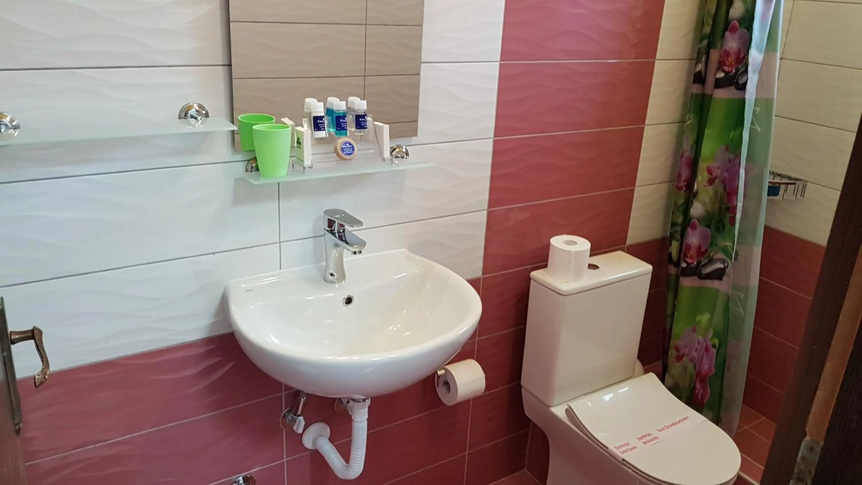 Bathroom in Hotel White Rose Beach