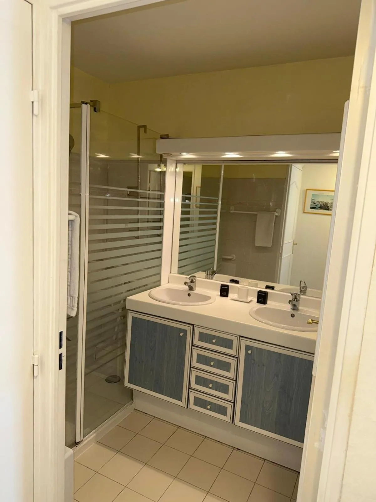 Shower in Villa Rimbaud