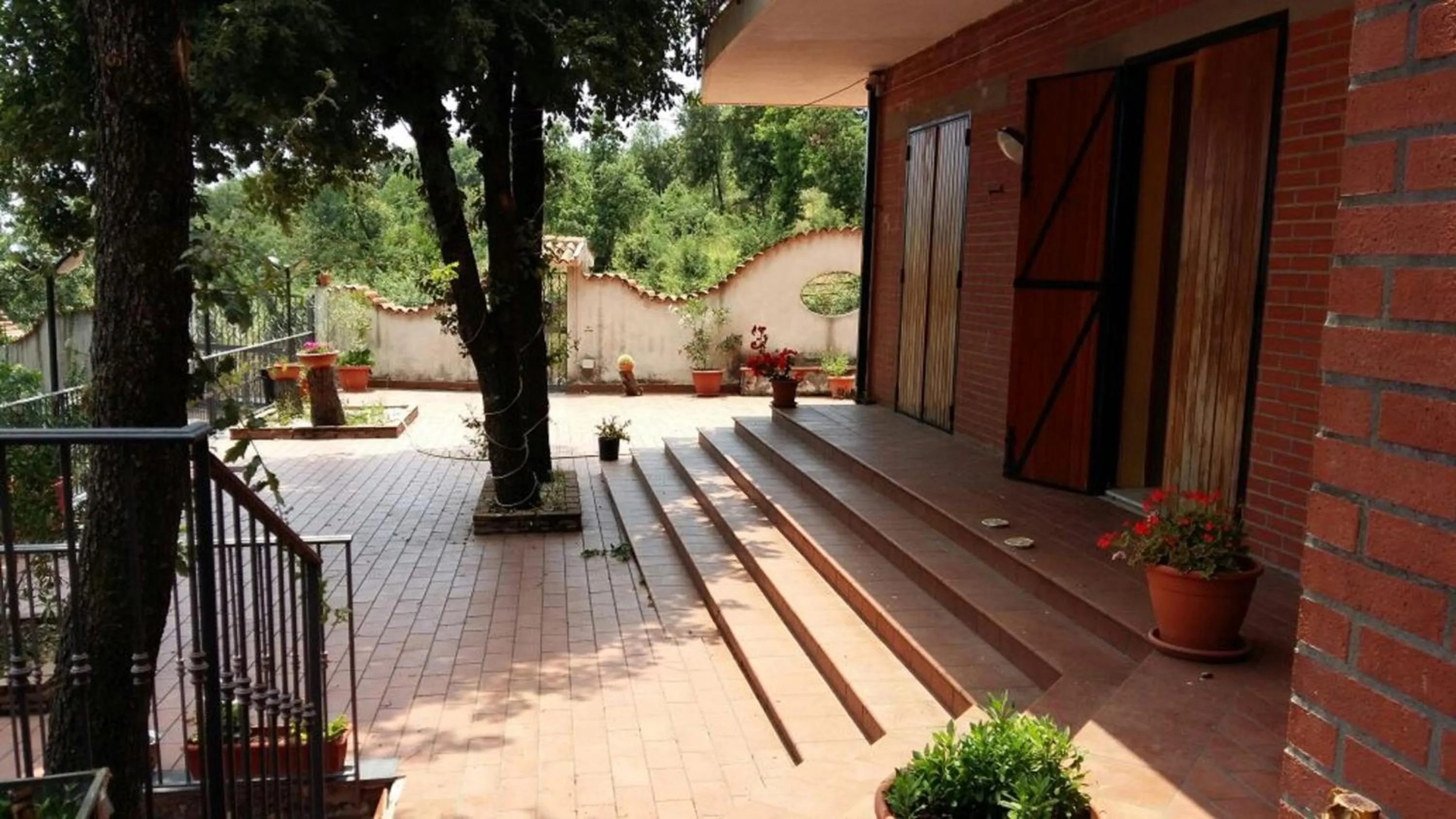 Facade/entrance in B&B Le Tre Rose Di Maria