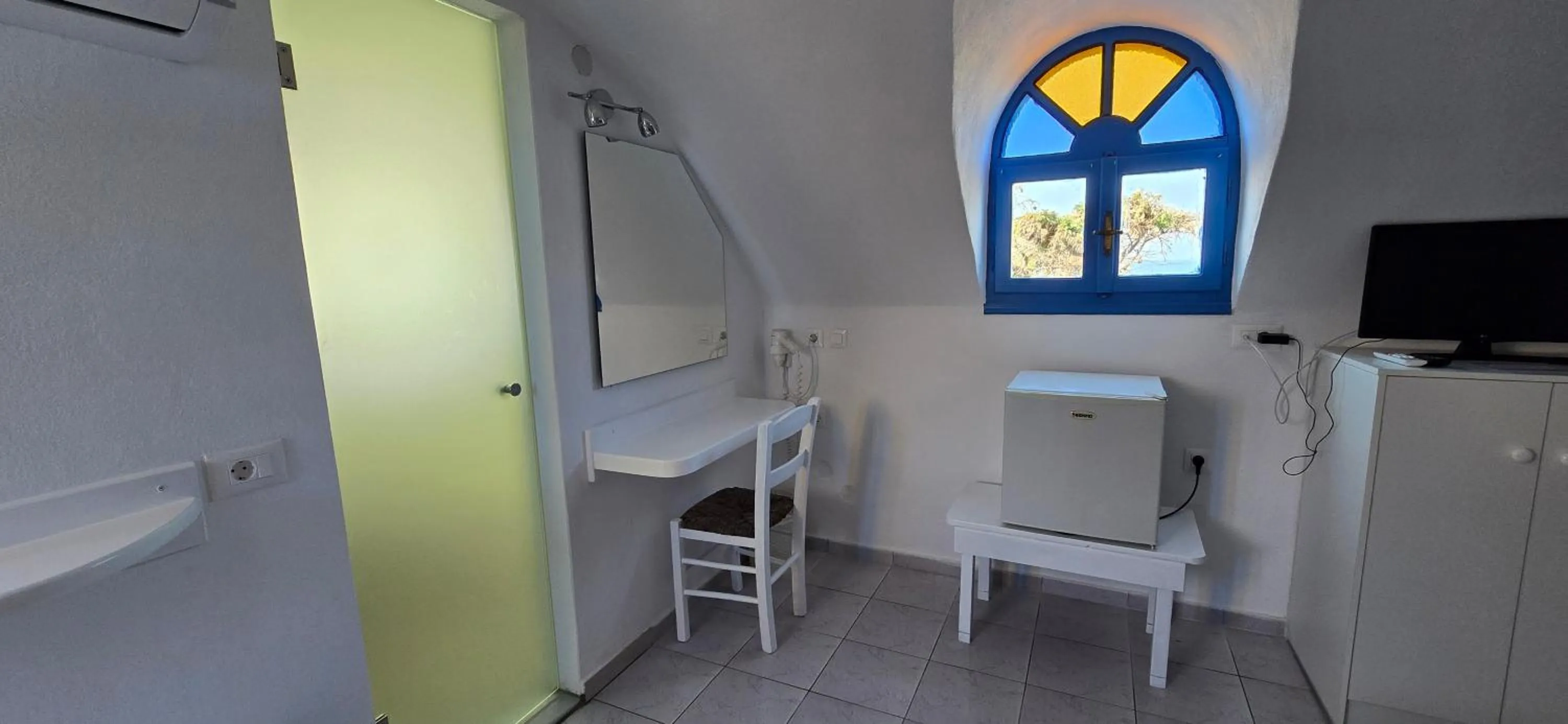 TV and multimedia in Caldera View Resort - Adults Only