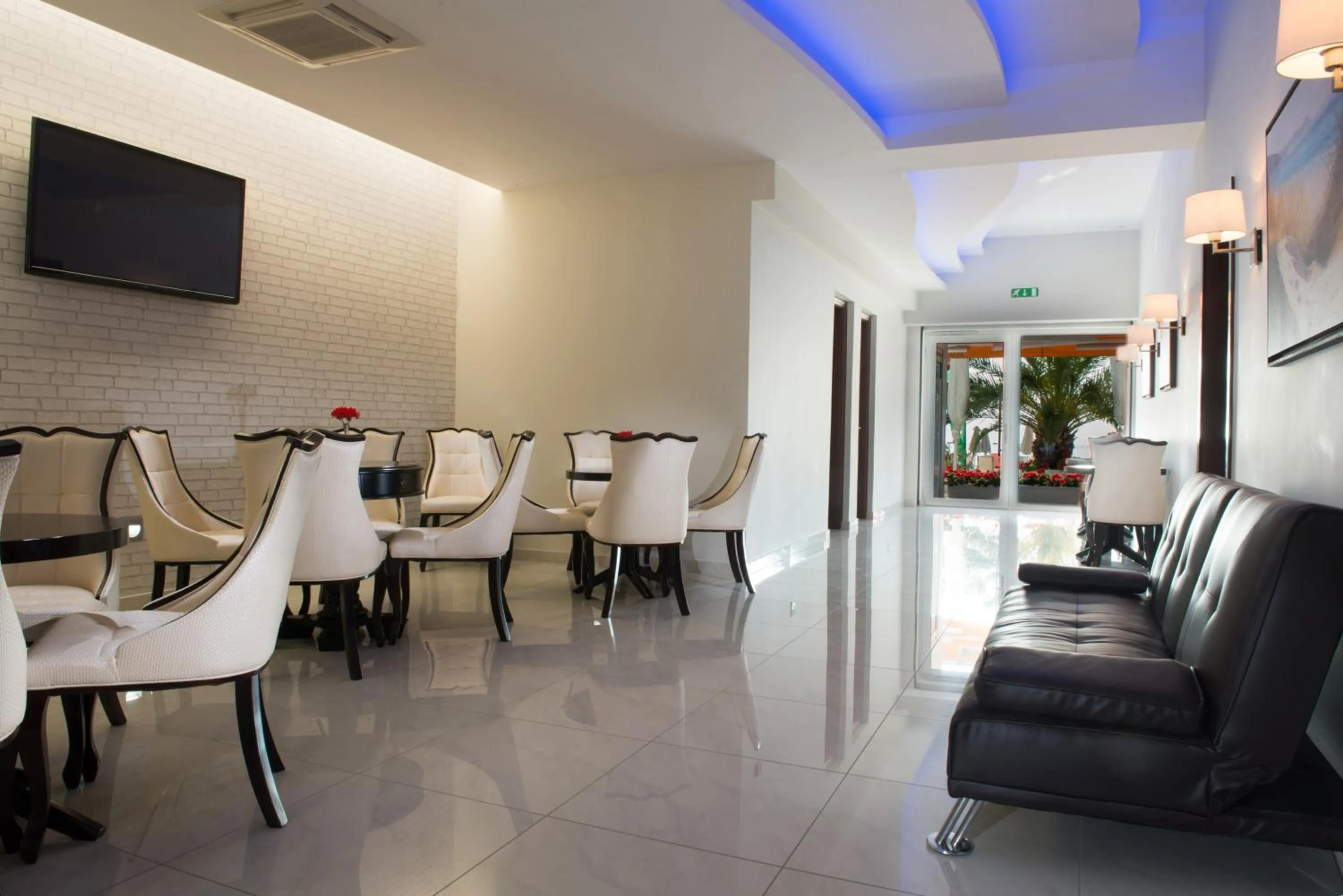 Communal lounge/ TV room in Kymata