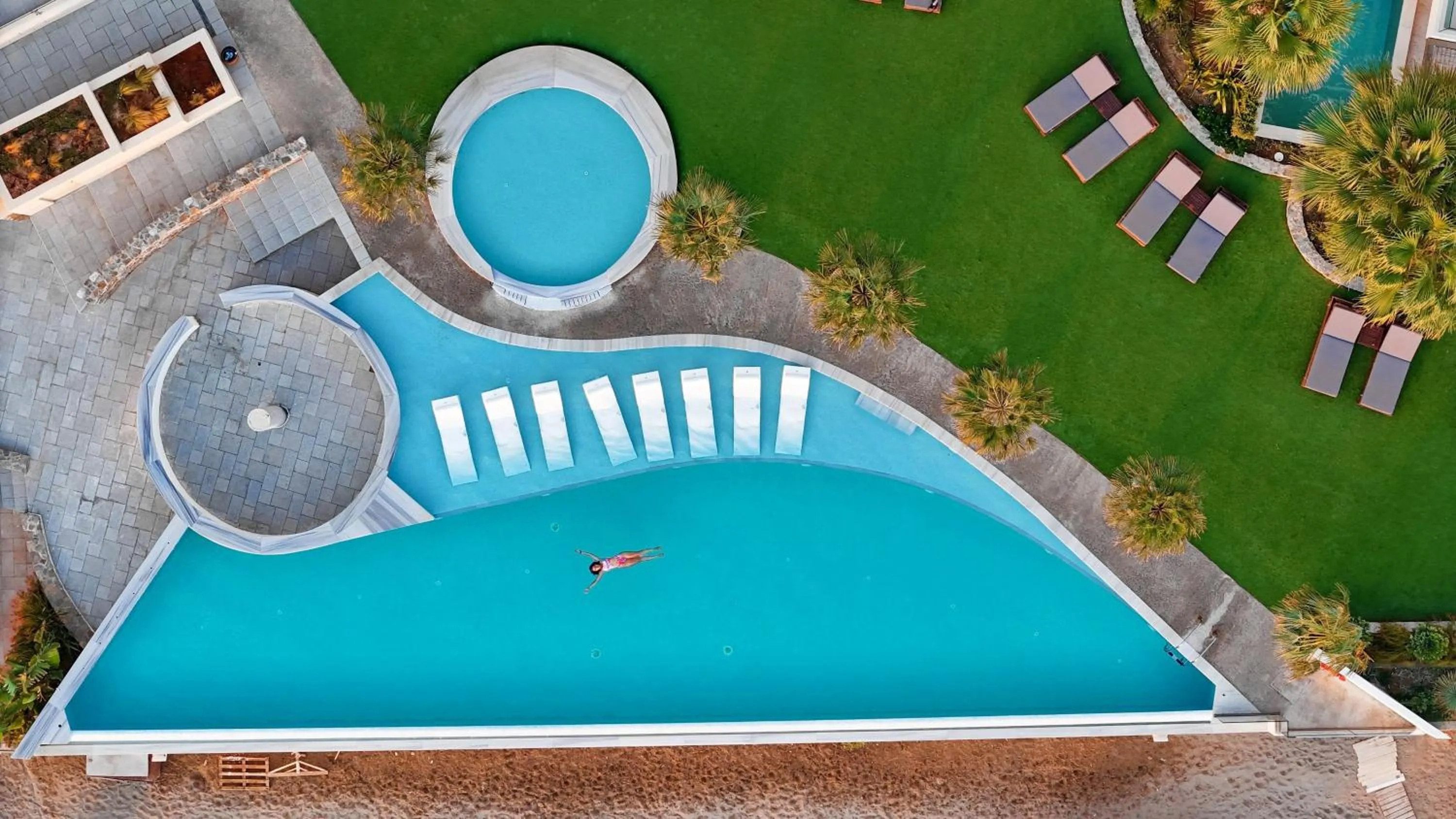 Swimming pool in Konstantinos Palace