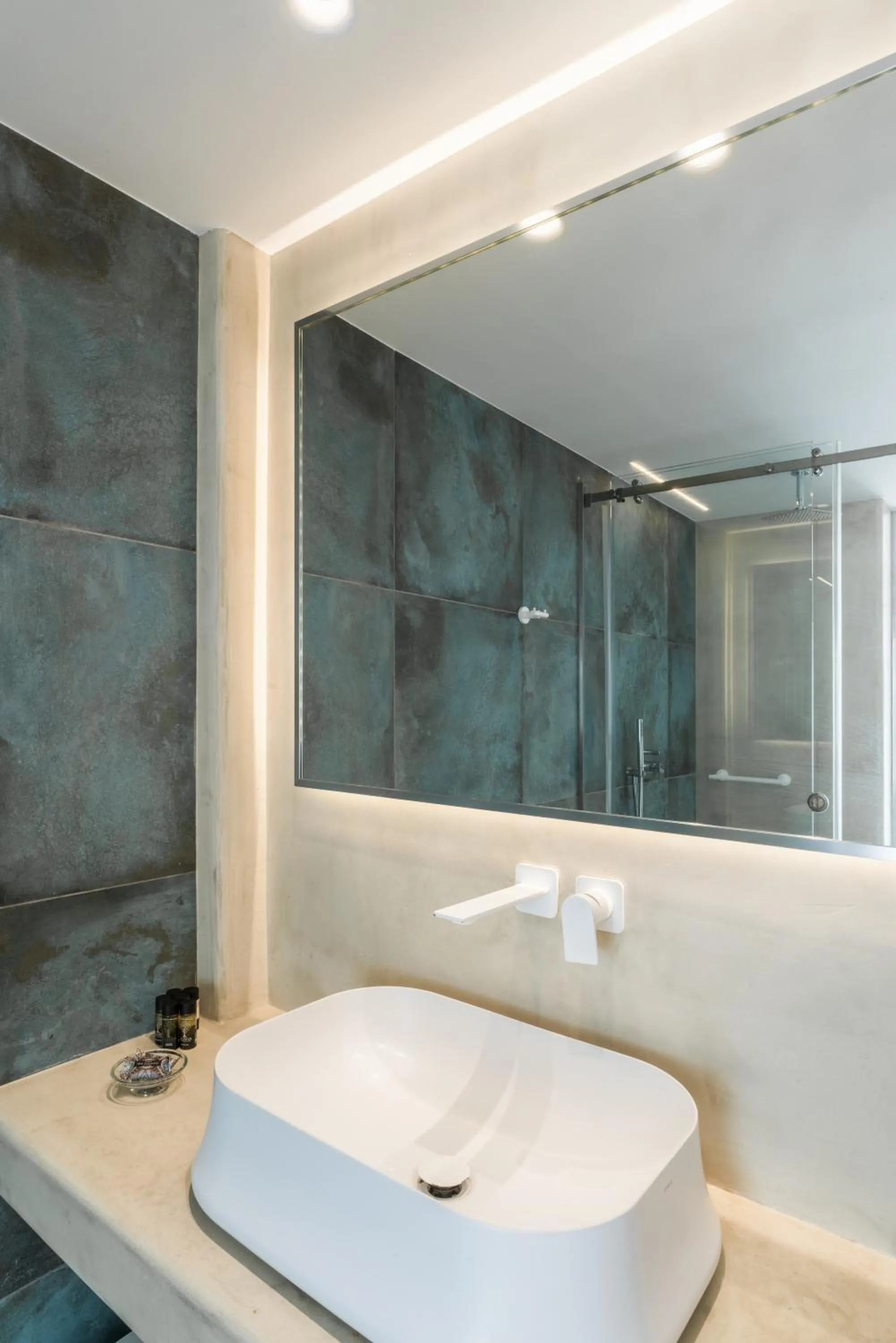 Shower in Manoula's Beach Mykonos Resort