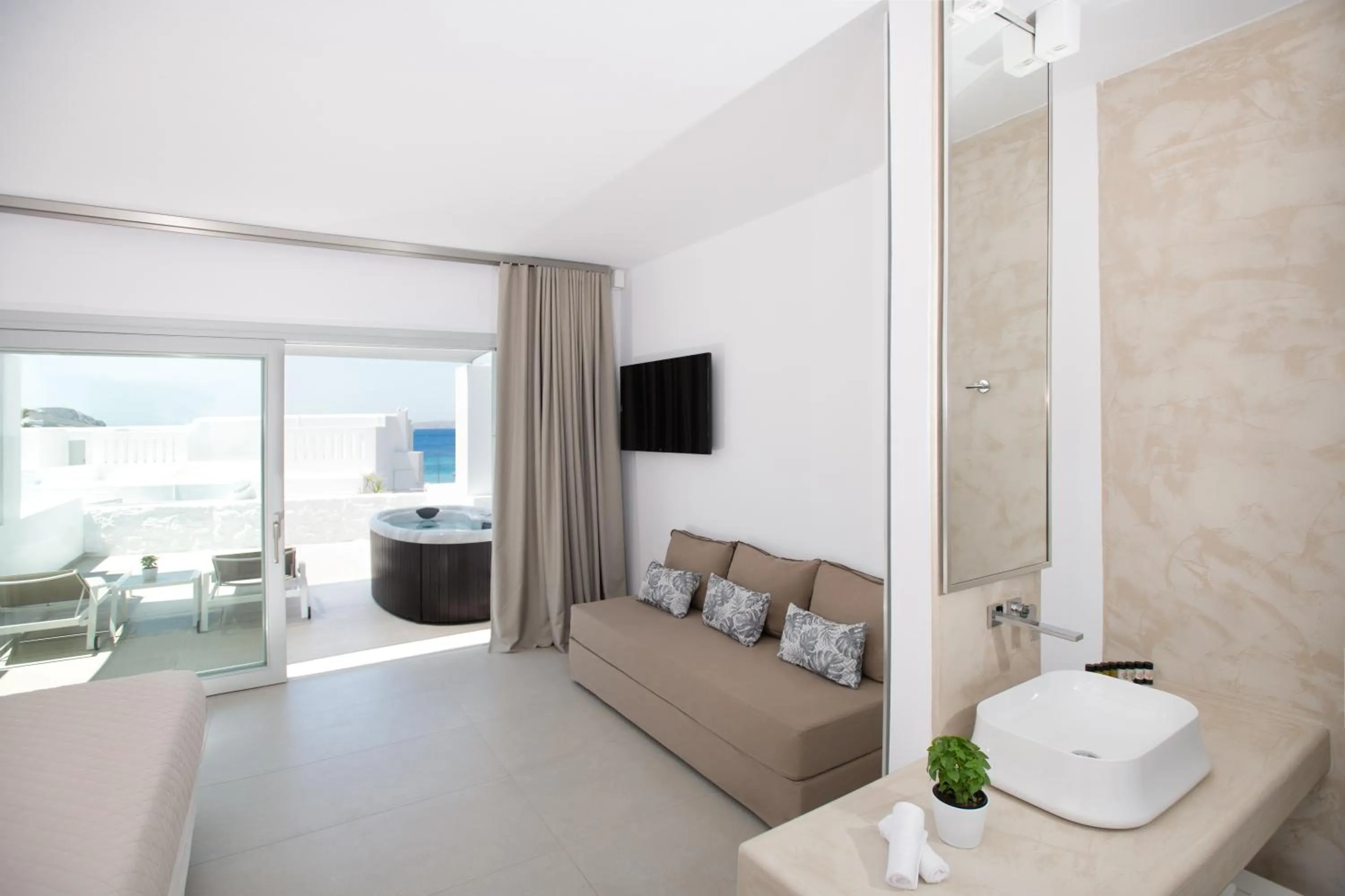 Hot Tub, Bed in Manoula's Beach Mykonos Resort