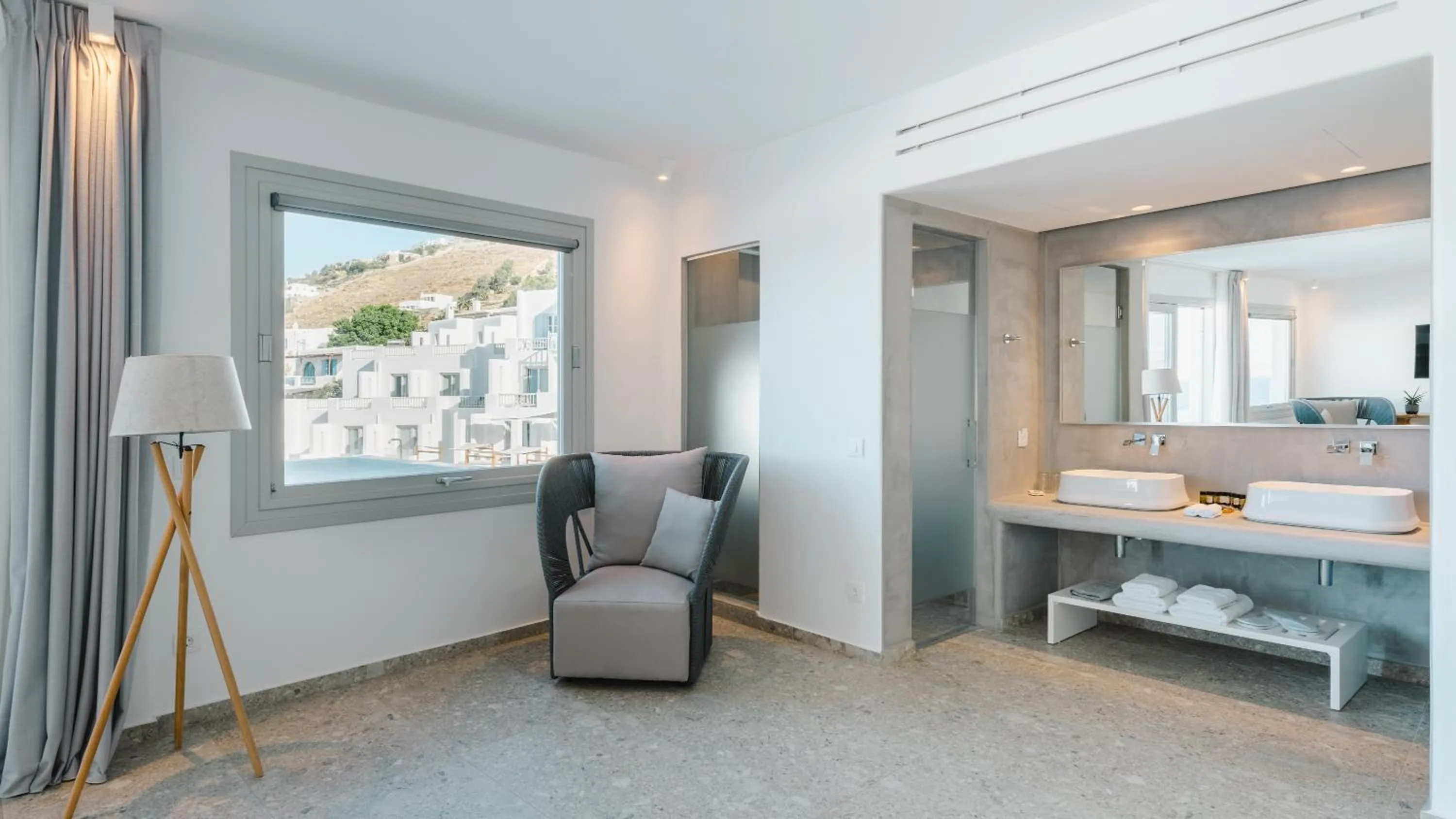 Bathroom in Manoula's Beach Mykonos Resort