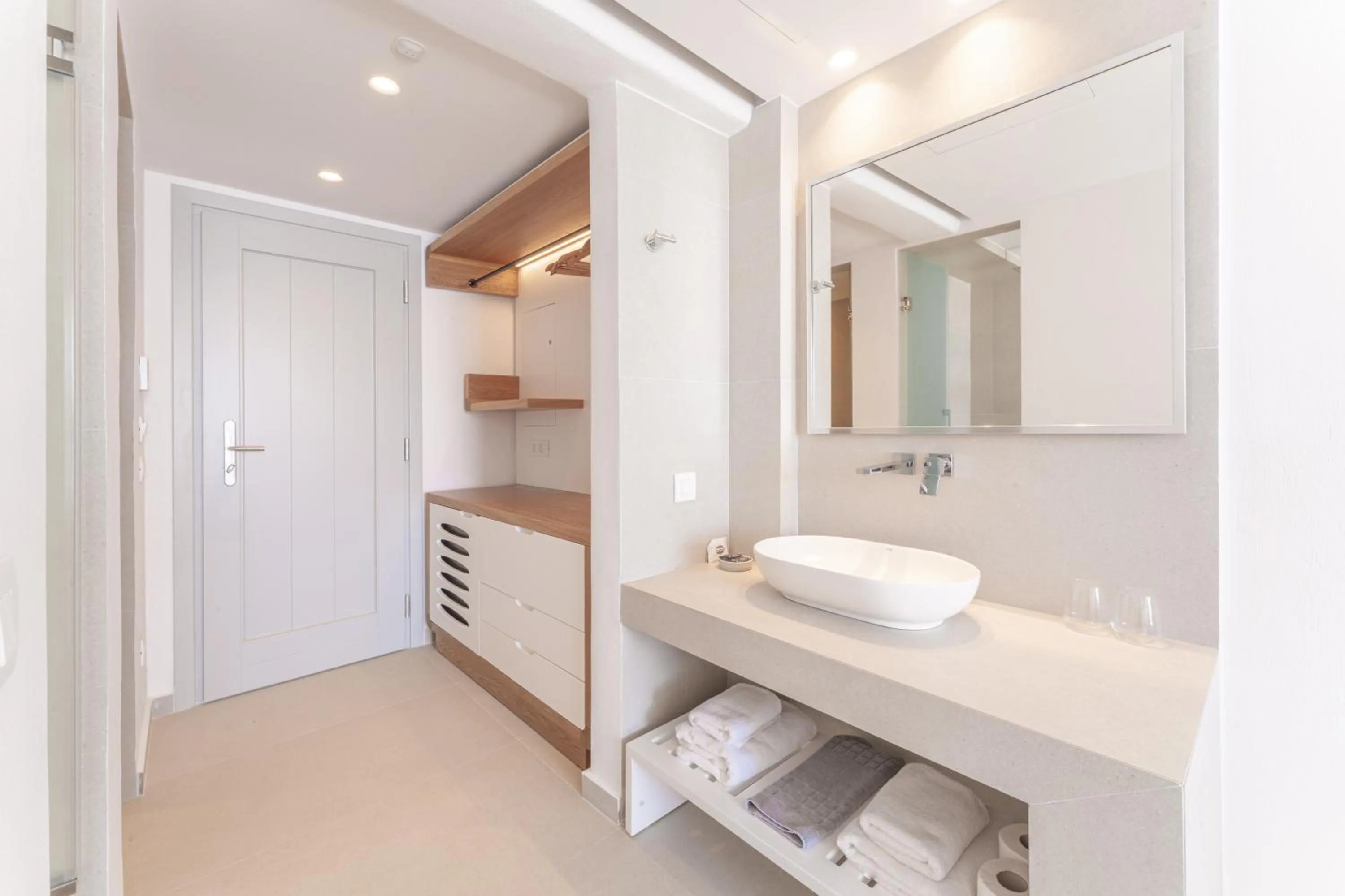 Bathroom in Manoula's Beach Mykonos Resort