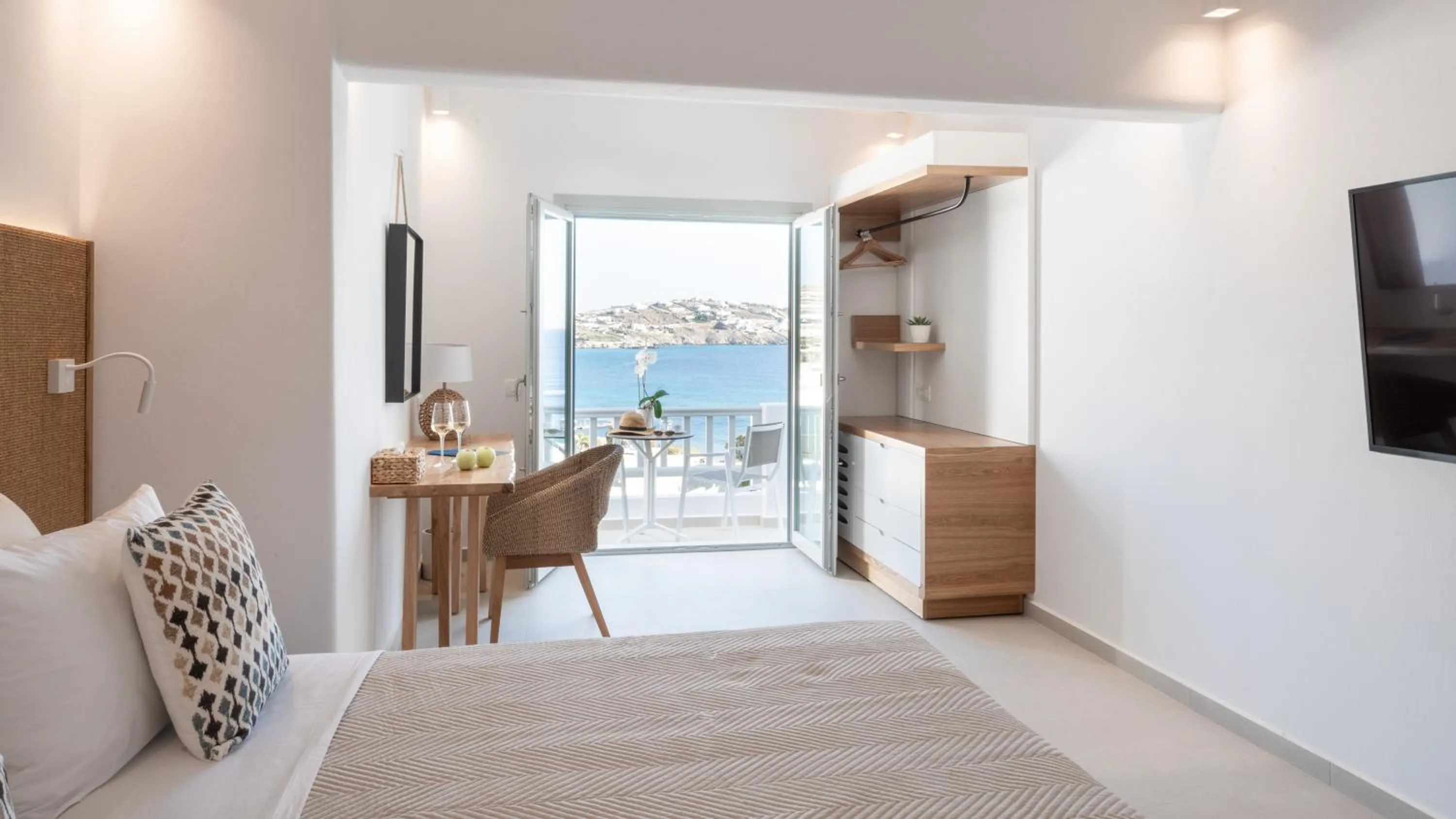 Bed in Manoula's Beach Mykonos Resort