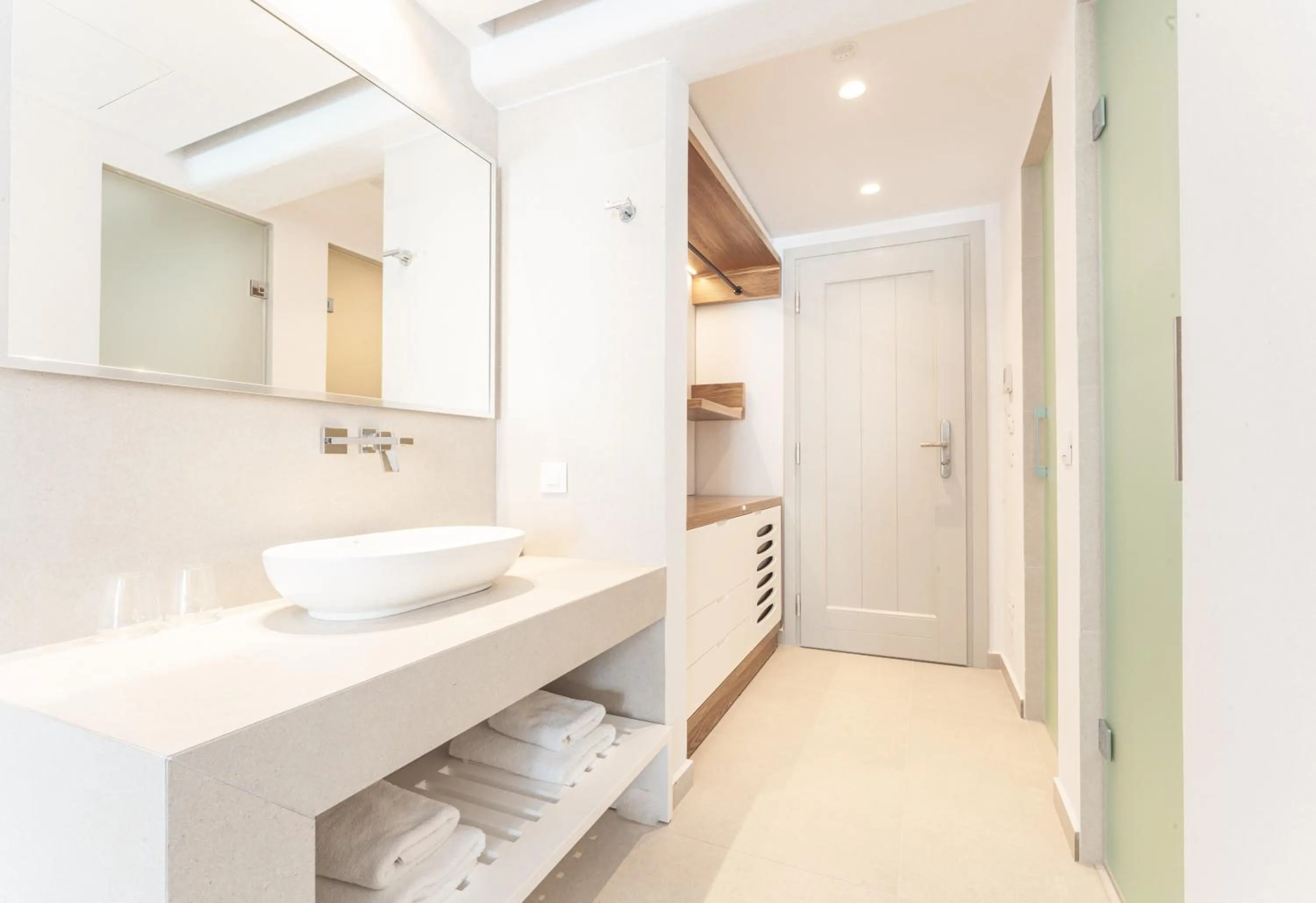 Bathroom in Manoula's Beach Mykonos Resort