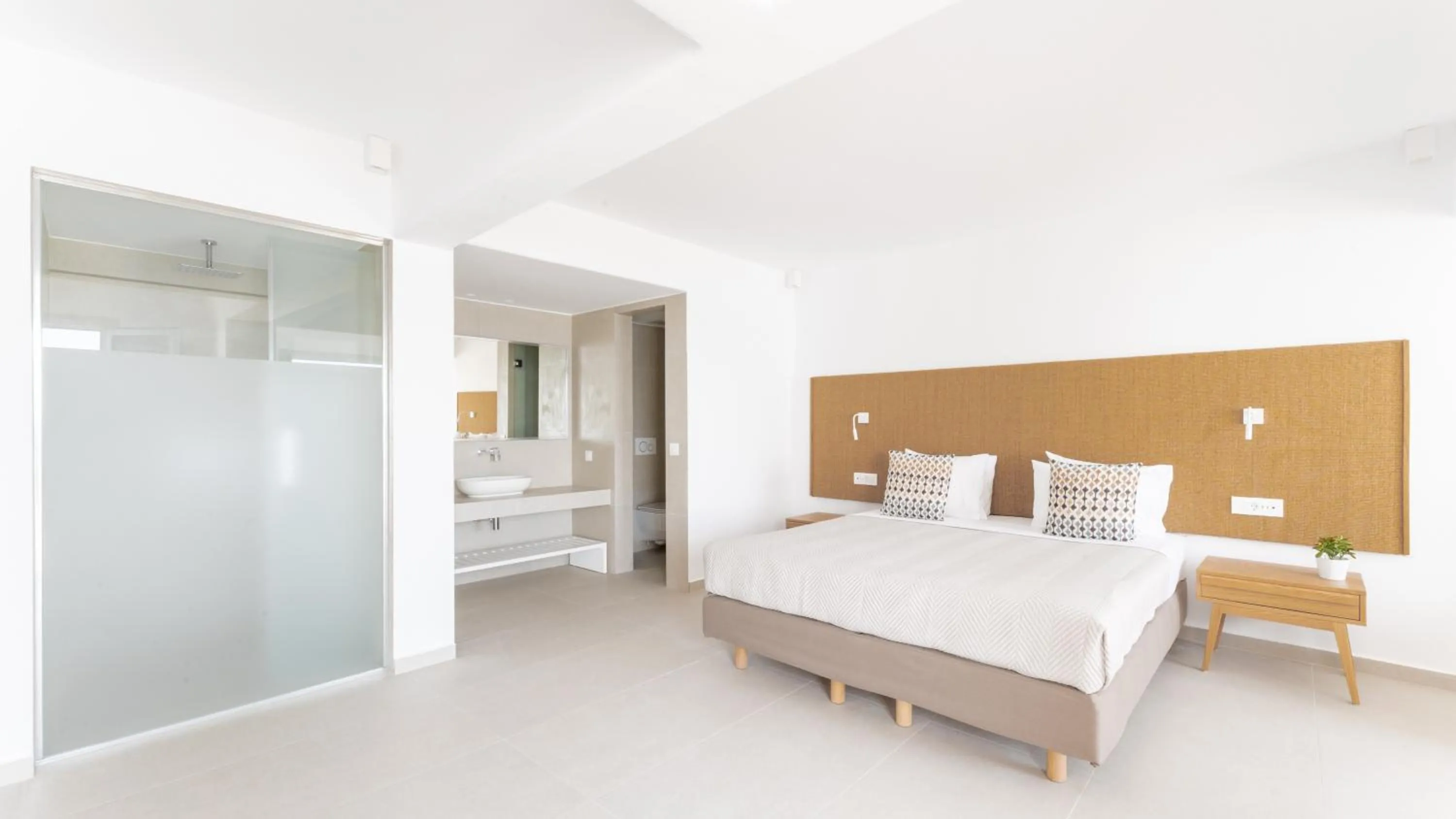 Bed in Manoula's Beach Mykonos Resort