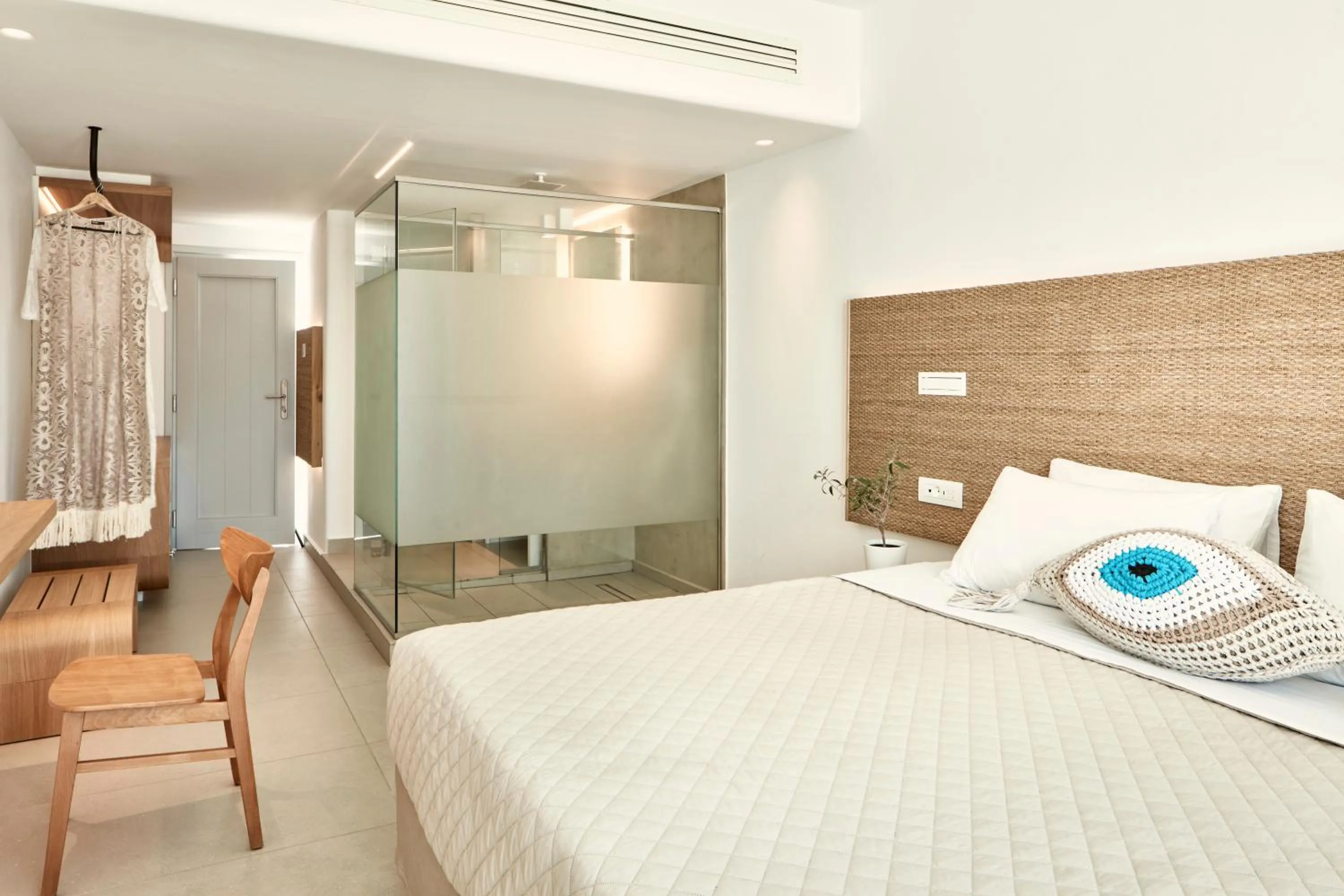 Photo of the whole room, Bed in Manoula's Beach Mykonos Resort